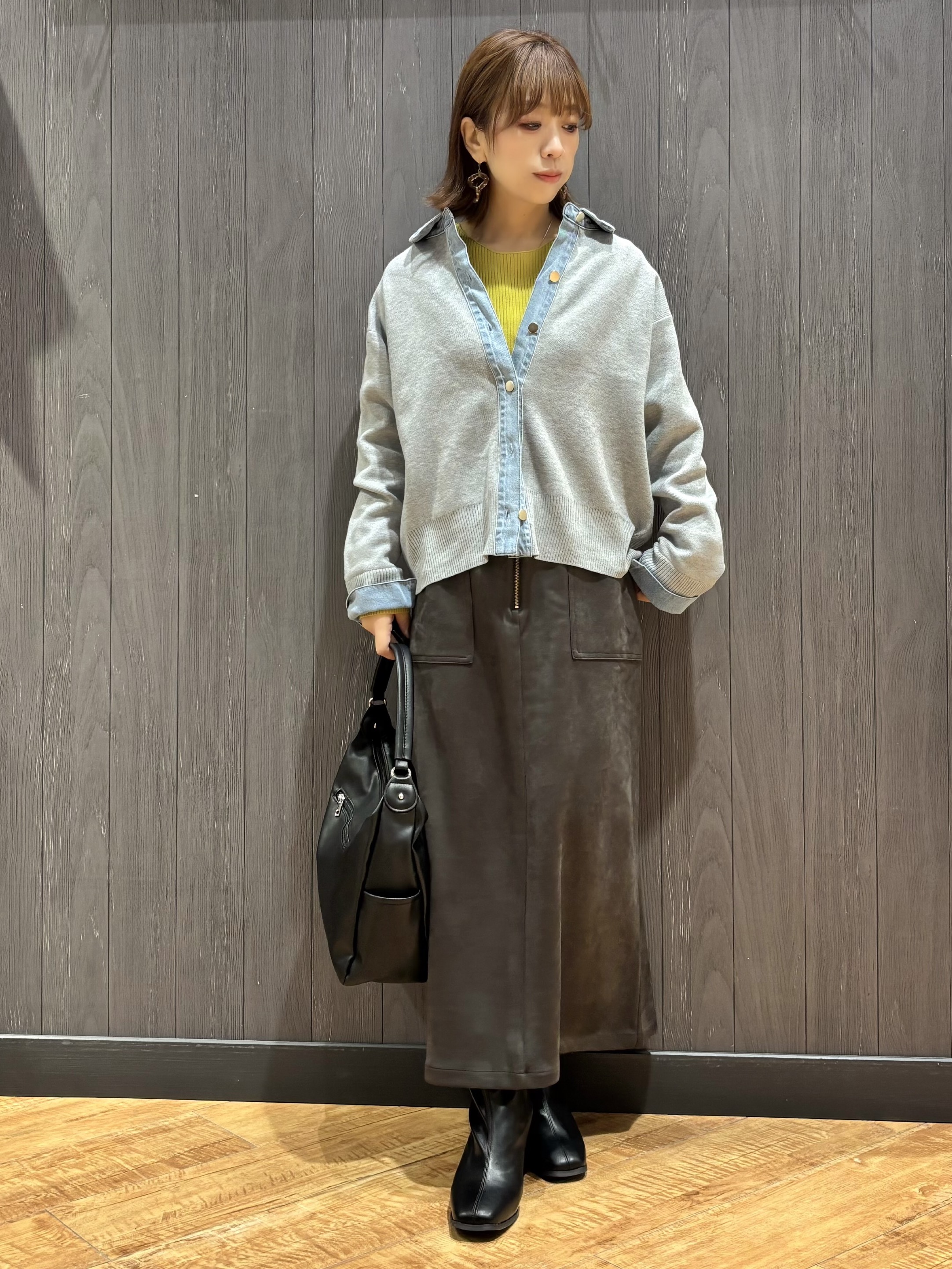 meiさんの「SHOO･LA･RUE｜【S-LL/洗濯機可】デニム／チェック切替でこなれ見え 金ボタンニットカーディガン」を使ったコーディネート