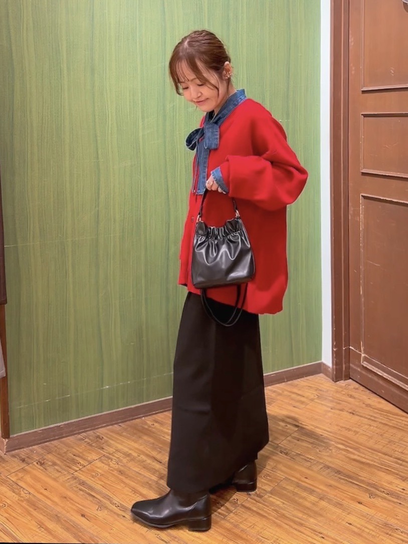 かおりさんの「SHOO･LA･RUE｜【毛玉になりにくい/S-LL/洗濯機可/体型カバー】Vネックゆったりカーディガン」を使ったコーディネート