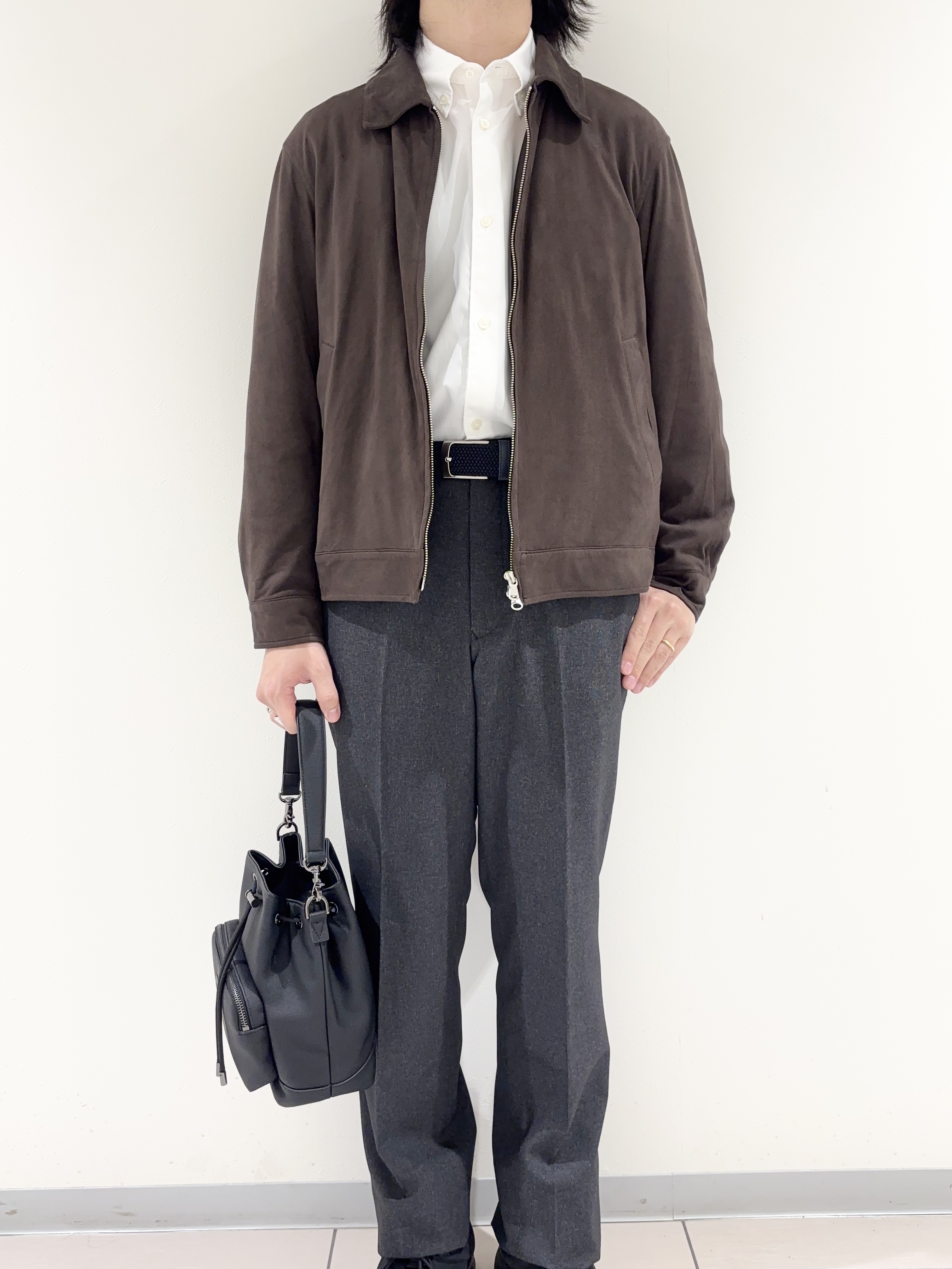 及川さんの「TAKEO KIKUCHI｜デニム＆スウェード調 ジップブルゾン」を使ったコーディネート