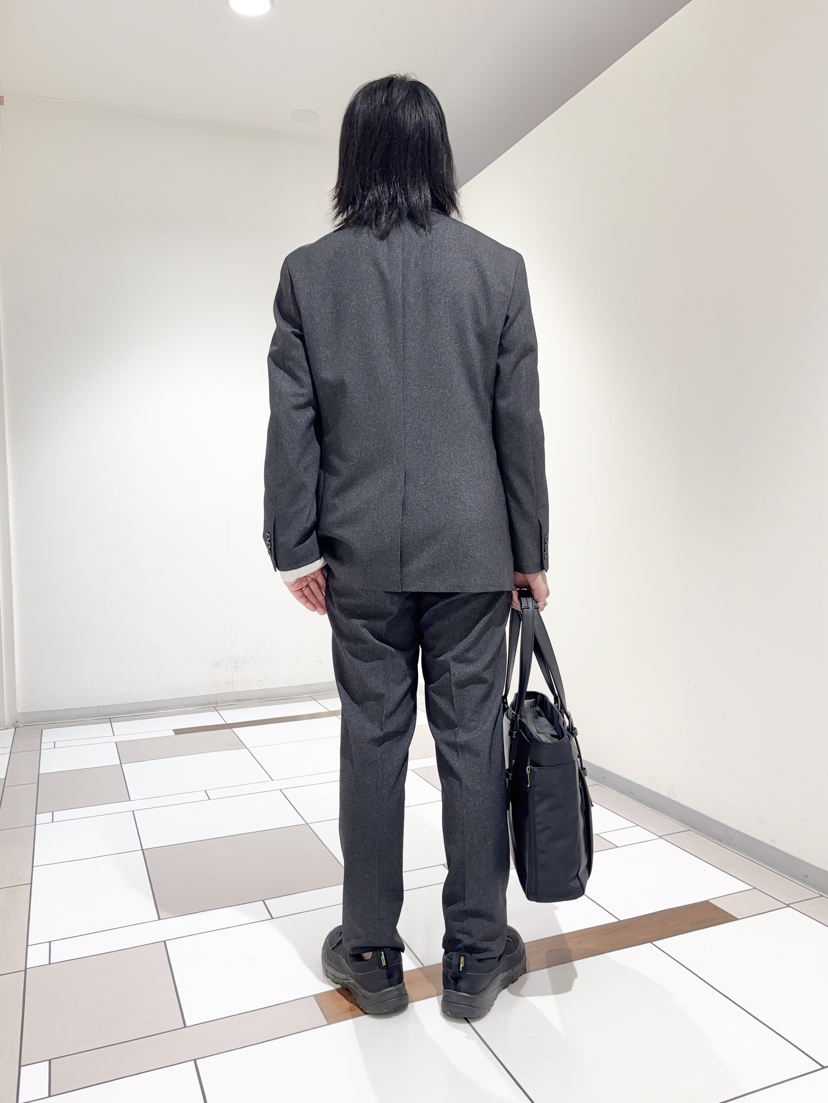 及川さんの「TAKEO KIKUCHI｜ウールライクキャットフット ジャケット」を使ったコーディネート