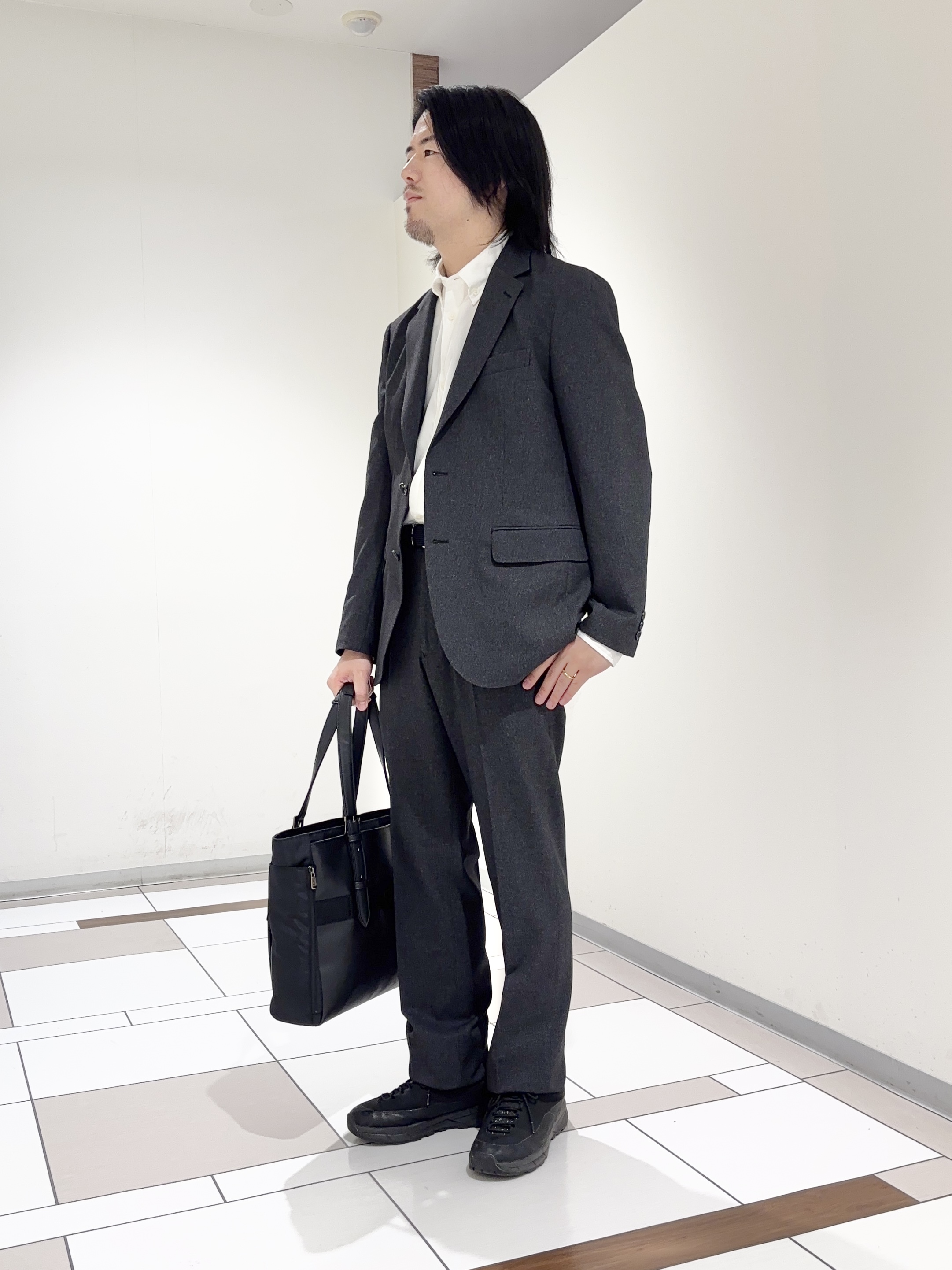 及川さんの「TAKEO KIKUCHI｜ウールライクキャットフット ジャケット」を使ったコーディネート