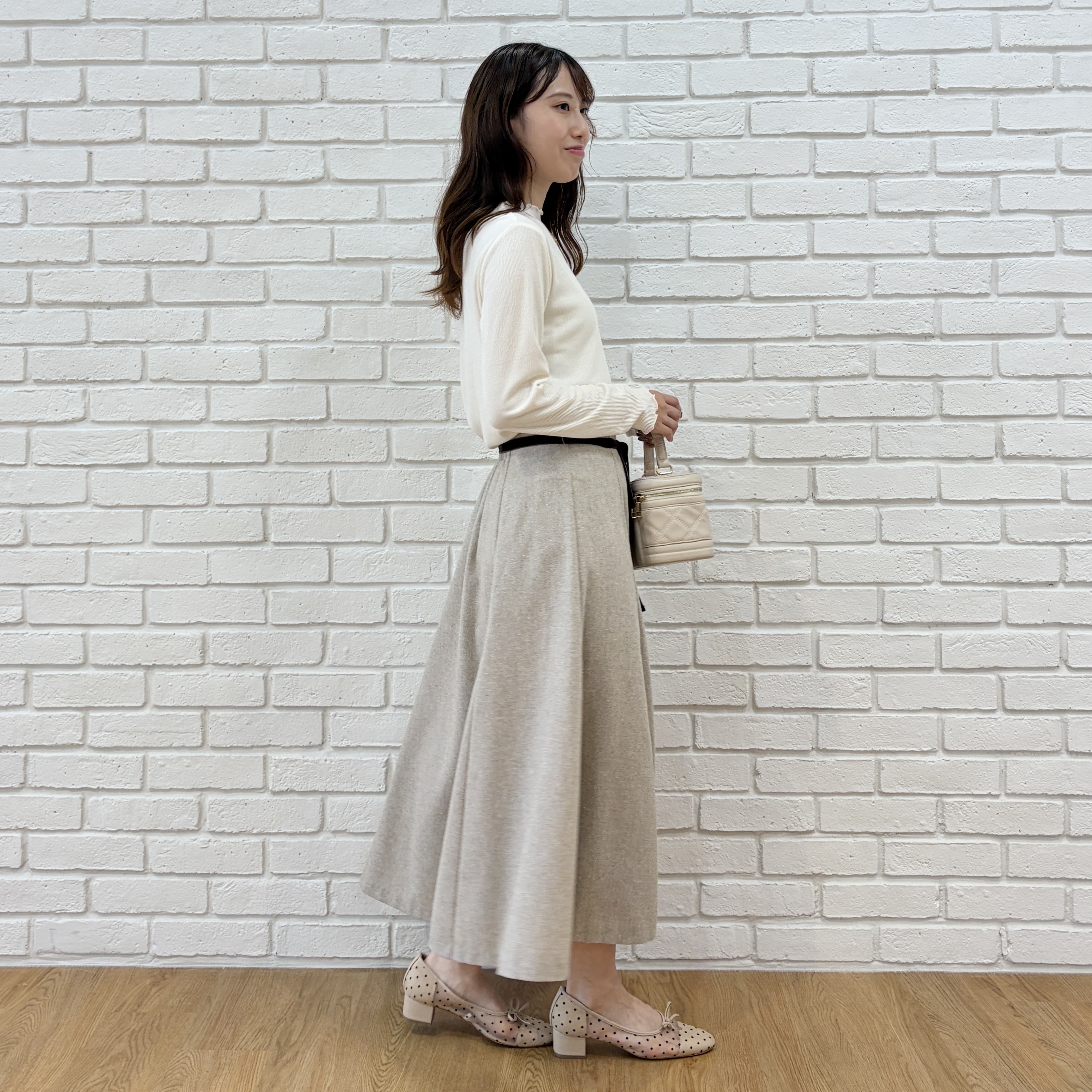はばさんの「Couture brooch｜【一枚でも重ねても】メローフリル テレコトップス」を使ったコーディネート