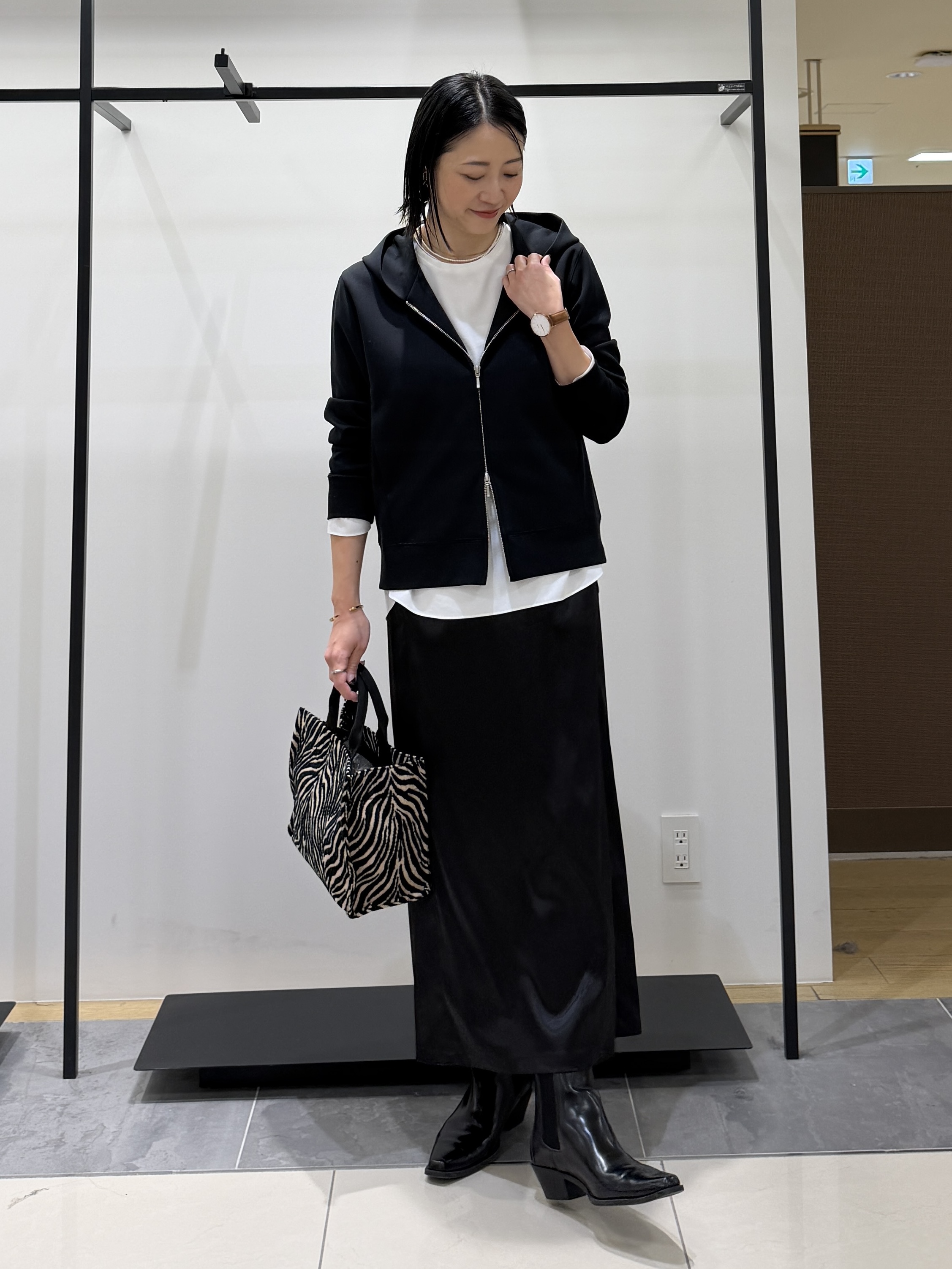 shihoさんの「INDIVI｜【顔まわりスッキリ／日本製】立体フードジャージパーカー」を使ったコーディネート
