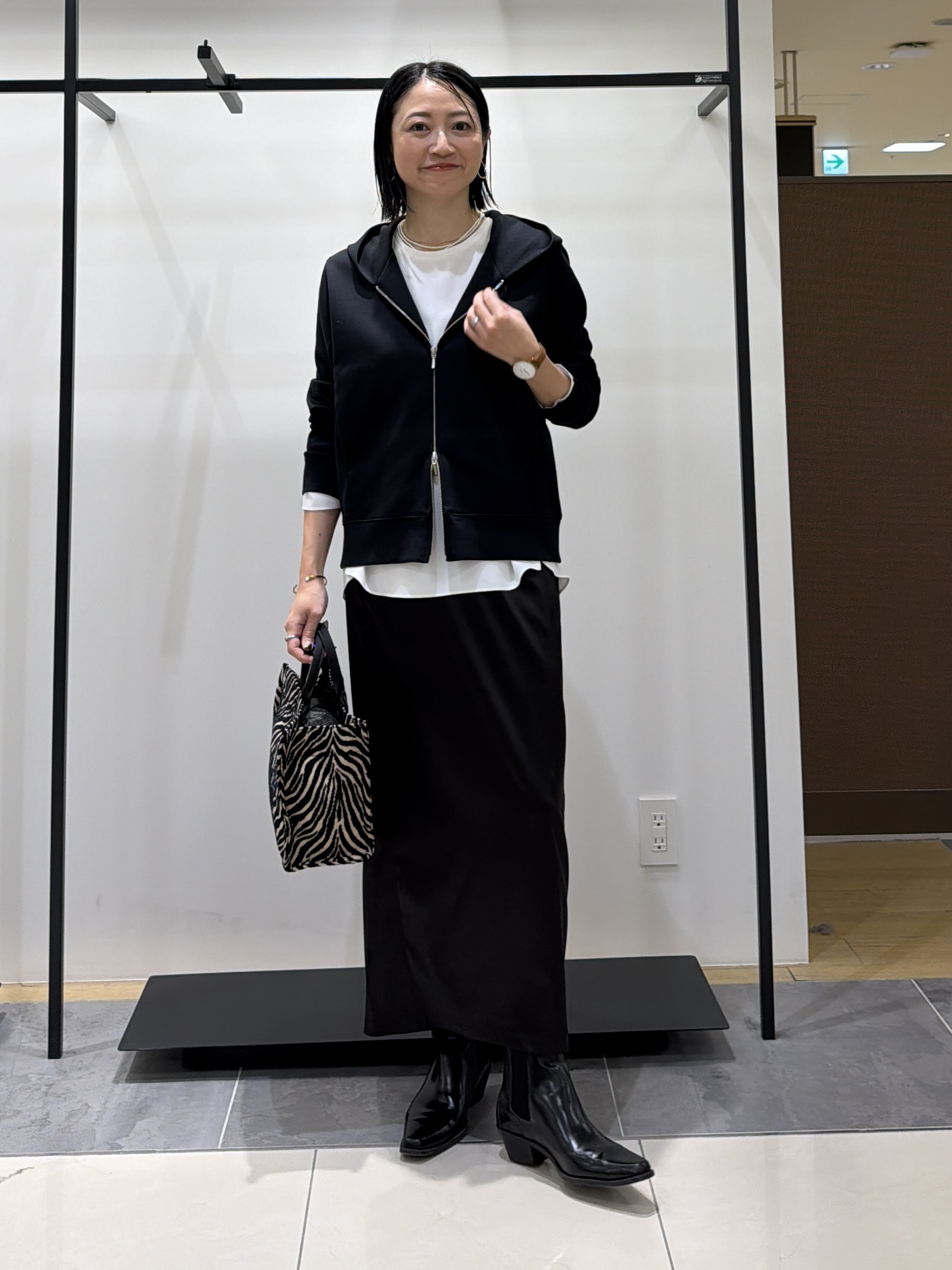 shihoさんの「INDIVI｜【顔まわりスッキリ／日本製】立体フードジャージパーカー」を使ったコーディネート