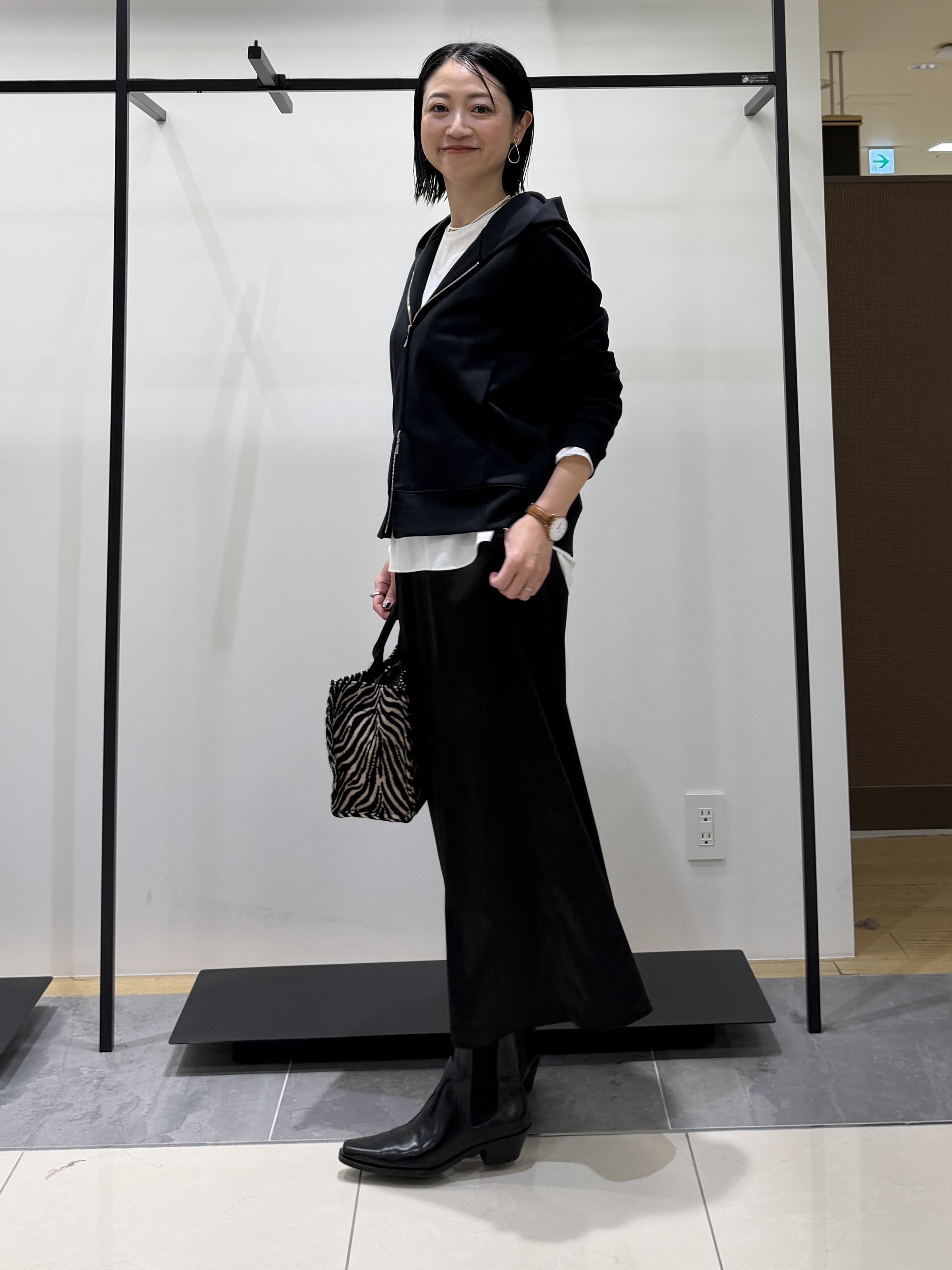 shihoさんの「INDIVI｜【顔まわりスッキリ／日本製】立体フードジャージパーカー」を使ったコーディネート
