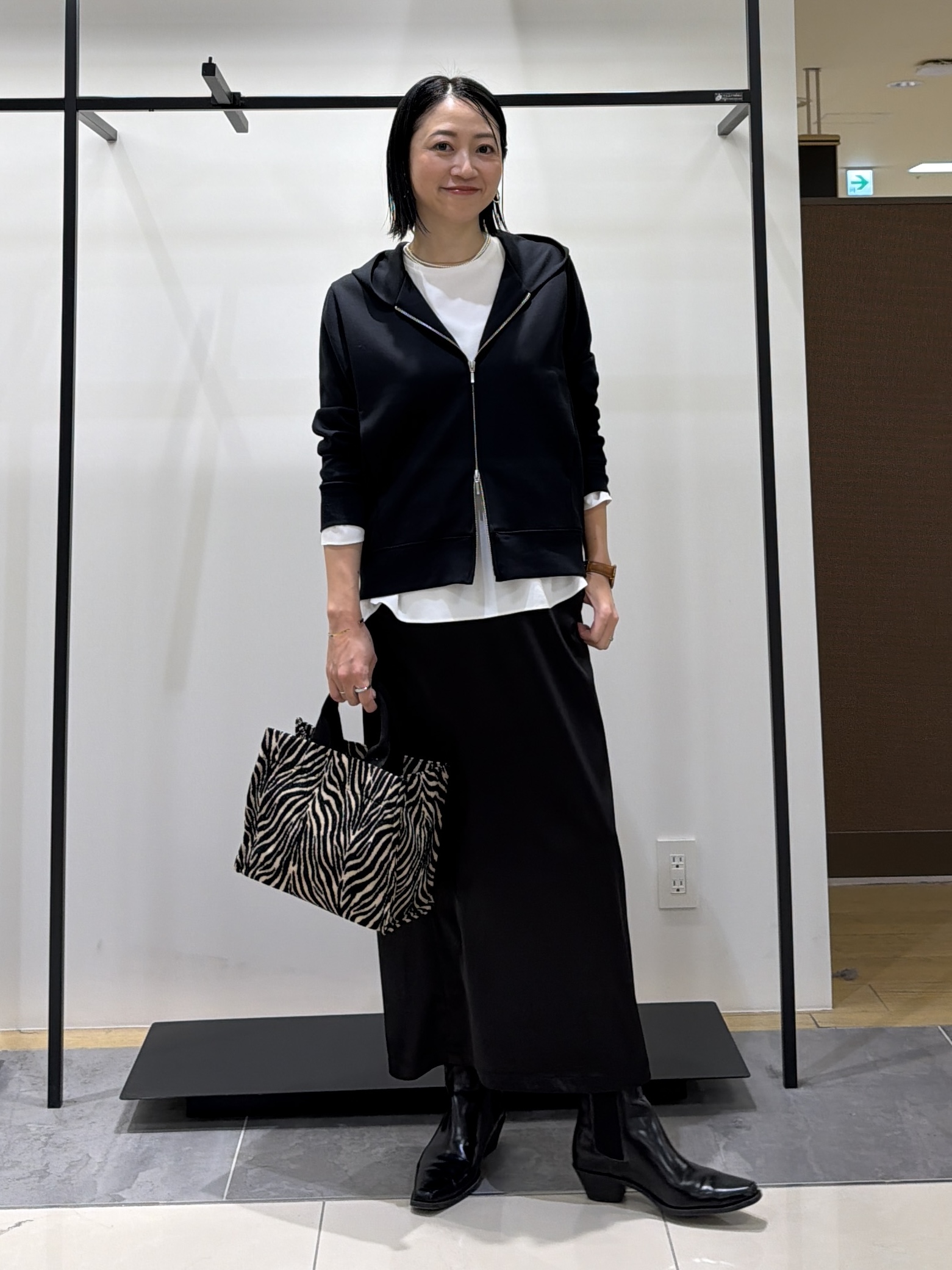shihoさんの「INDIVI｜【顔まわりスッキリ／日本製】立体フードジャージパーカー」を使ったコーディネート