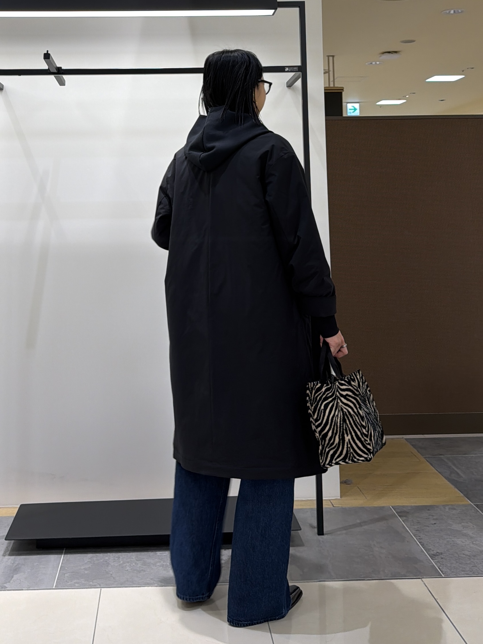 shihoさんの「INDIVI｜【超軽量／蓄熱／撥水】中綿ライトチェスターコート」を使ったコーディネート