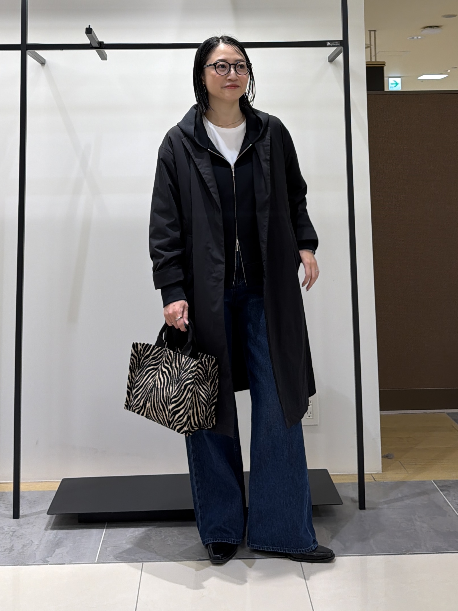 shihoさんの「INDIVI｜【超軽量／蓄熱／撥水】中綿ライトチェスターコート」を使ったコーディネート