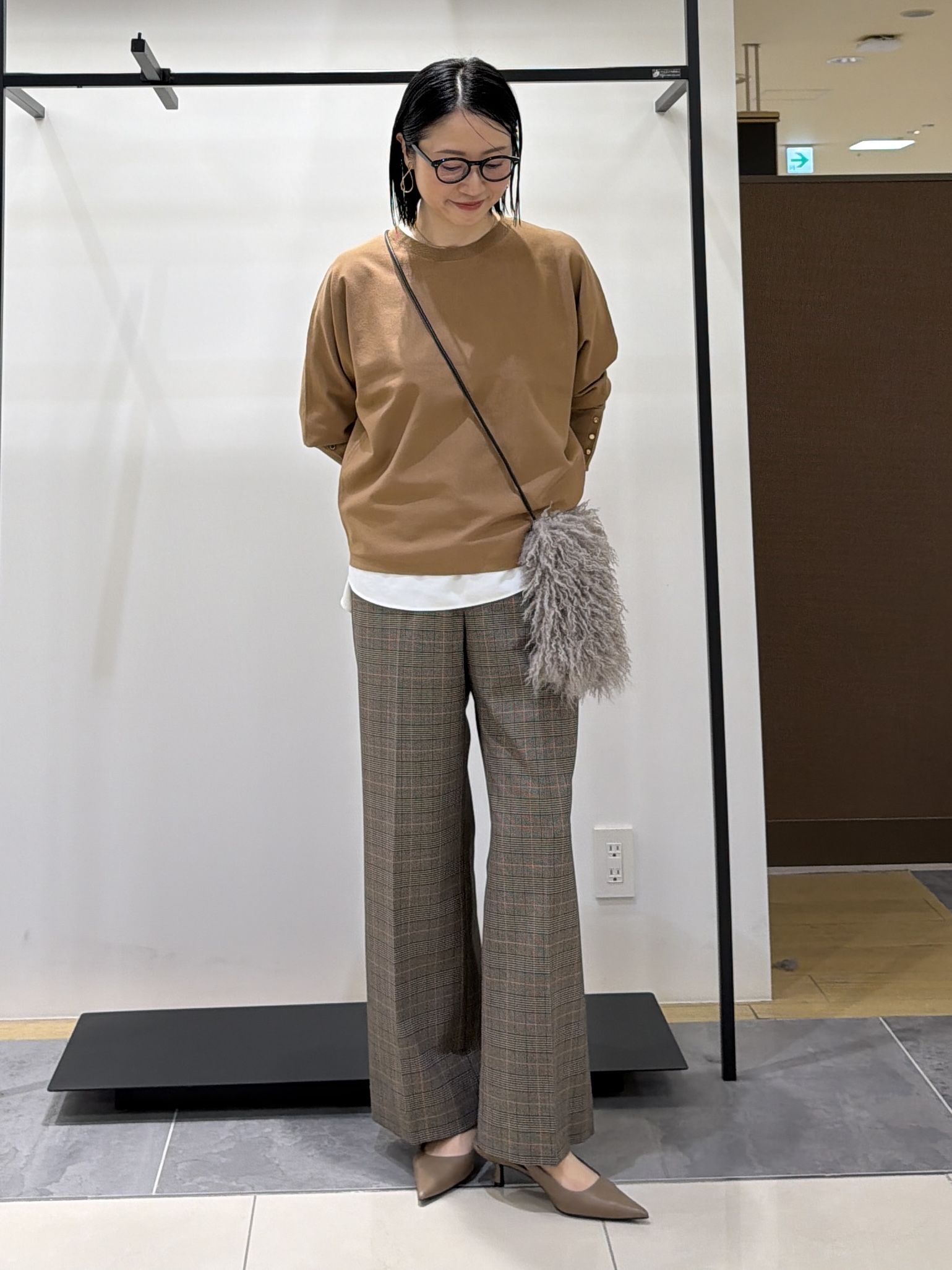 shihoさんの「INDIVI｜【選べる6色／ストレッチ◎】きれいめドルマンスリーブニット」を使ったコーディネート