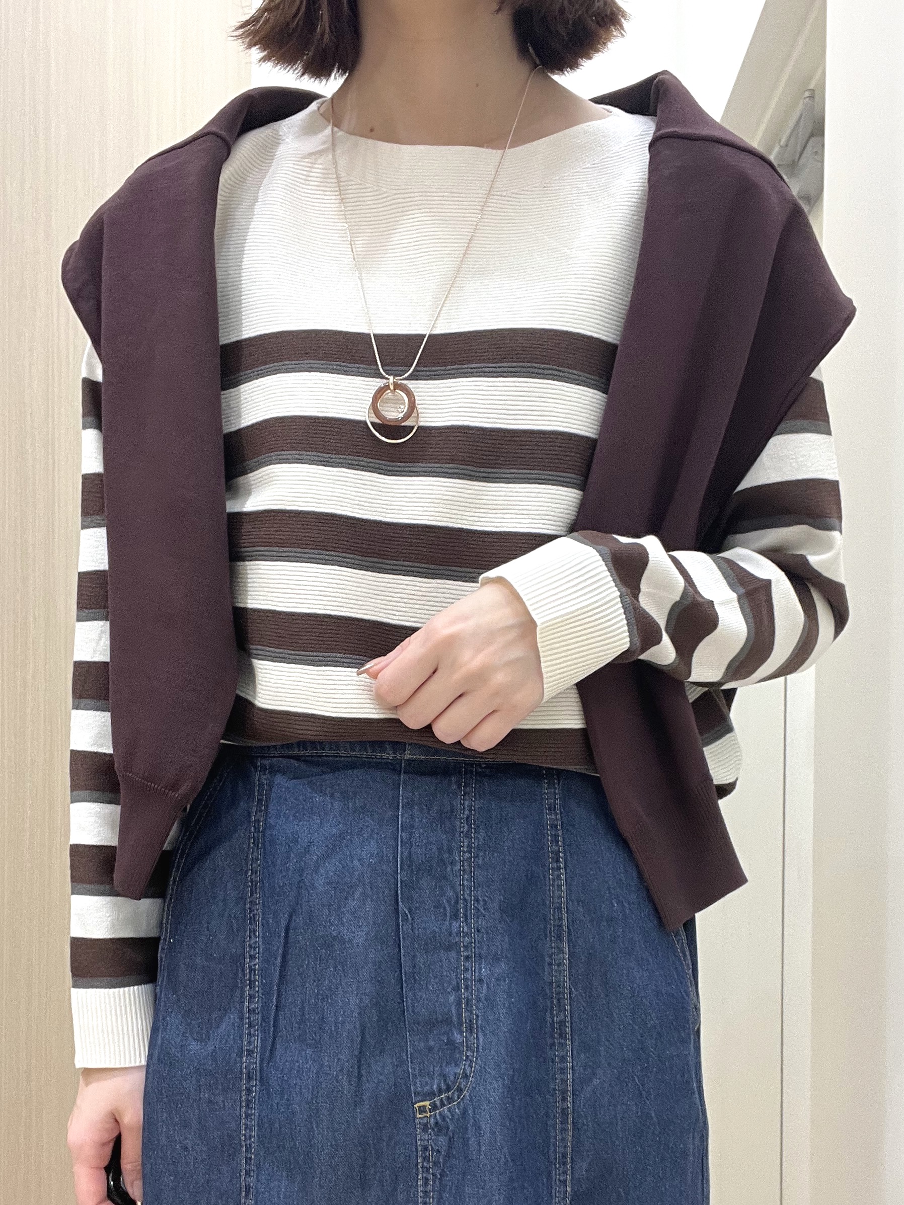  おまつさんの「grove｜【前後2WAY】さりげなく、上品にきらめく ニットカーディガン」を使ったコーディネート