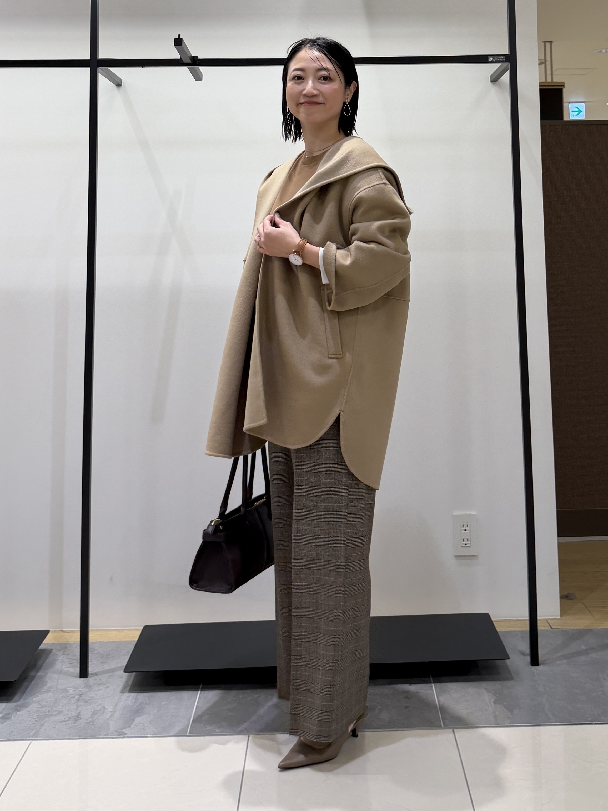 shihoさんの「INDIVI｜【ウール混／配色／ゆったり】ミドル丈リバーフーディコート」を使ったコーディネート