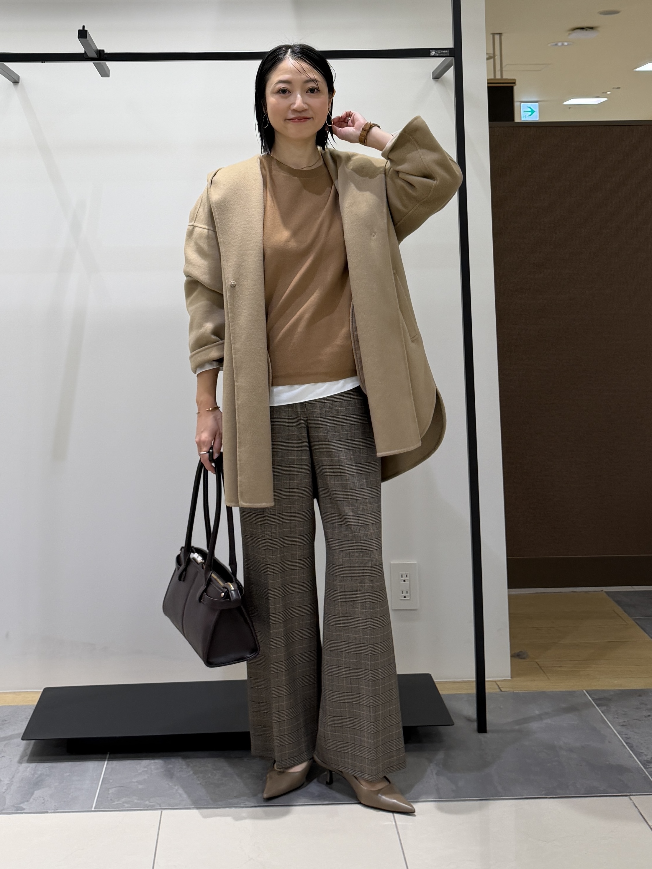 shihoさんの「INDIVI｜【ウール混／配色／ゆったり】ミドル丈リバーフーディコート」を使ったコーディネート