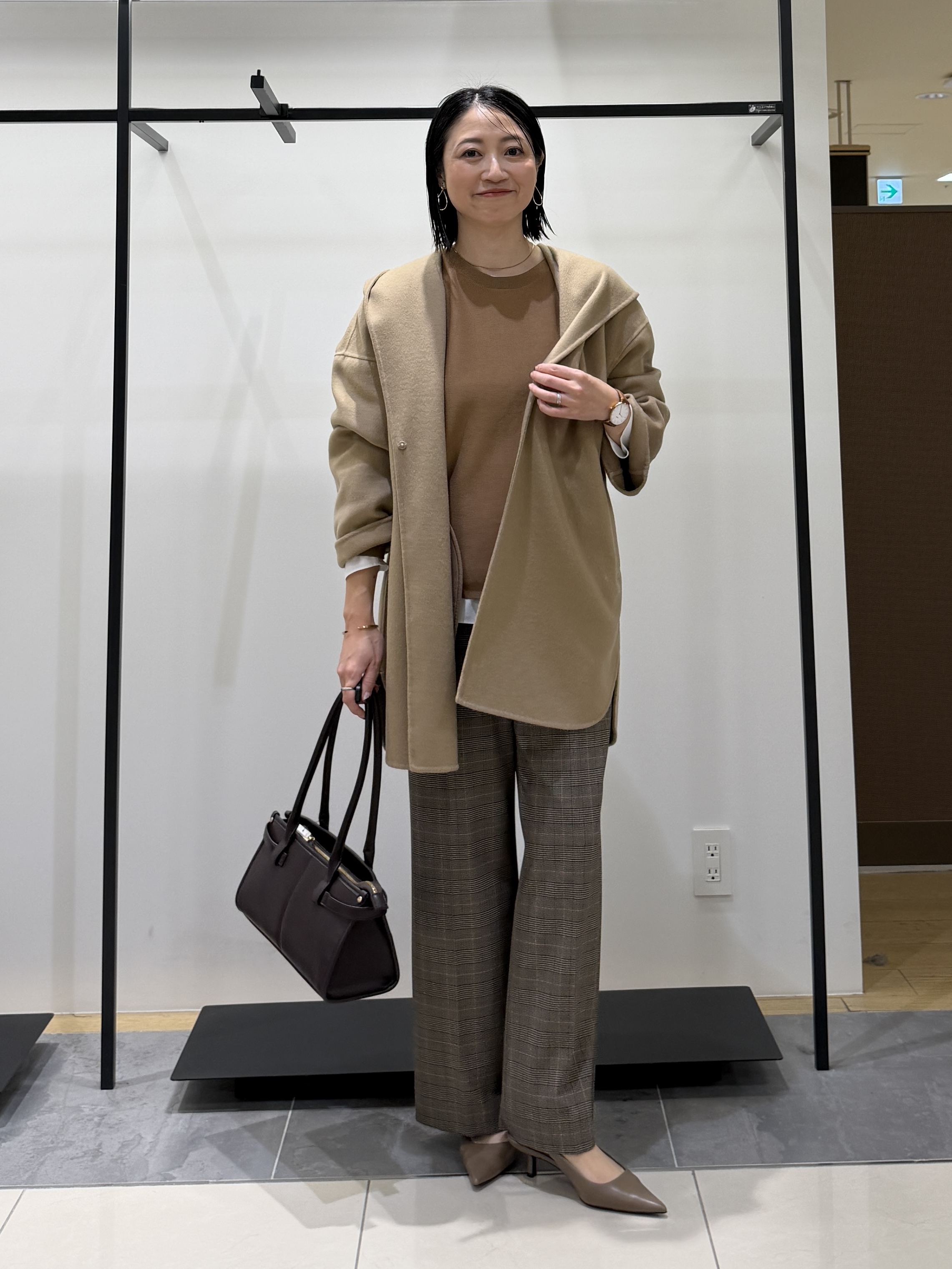 shihoさんの「INDIVI｜【ウール混／配色／ゆったり】ミドル丈リバーフーディコート」を使ったコーディネート