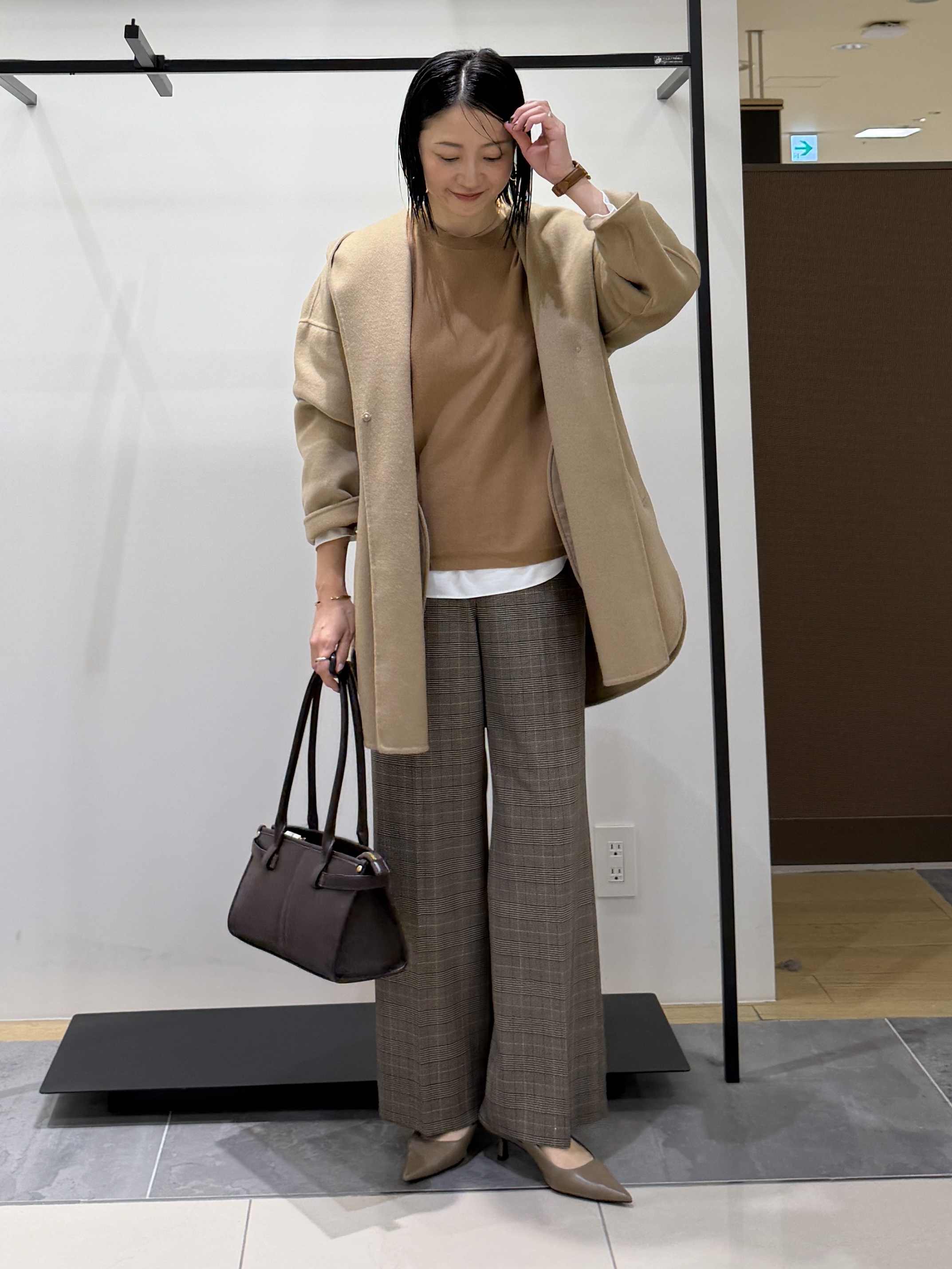 shihoさんの「INDIVI｜【ウール混／配色／ゆったり】ミドル丈リバーフーディコート」を使ったコーディネート