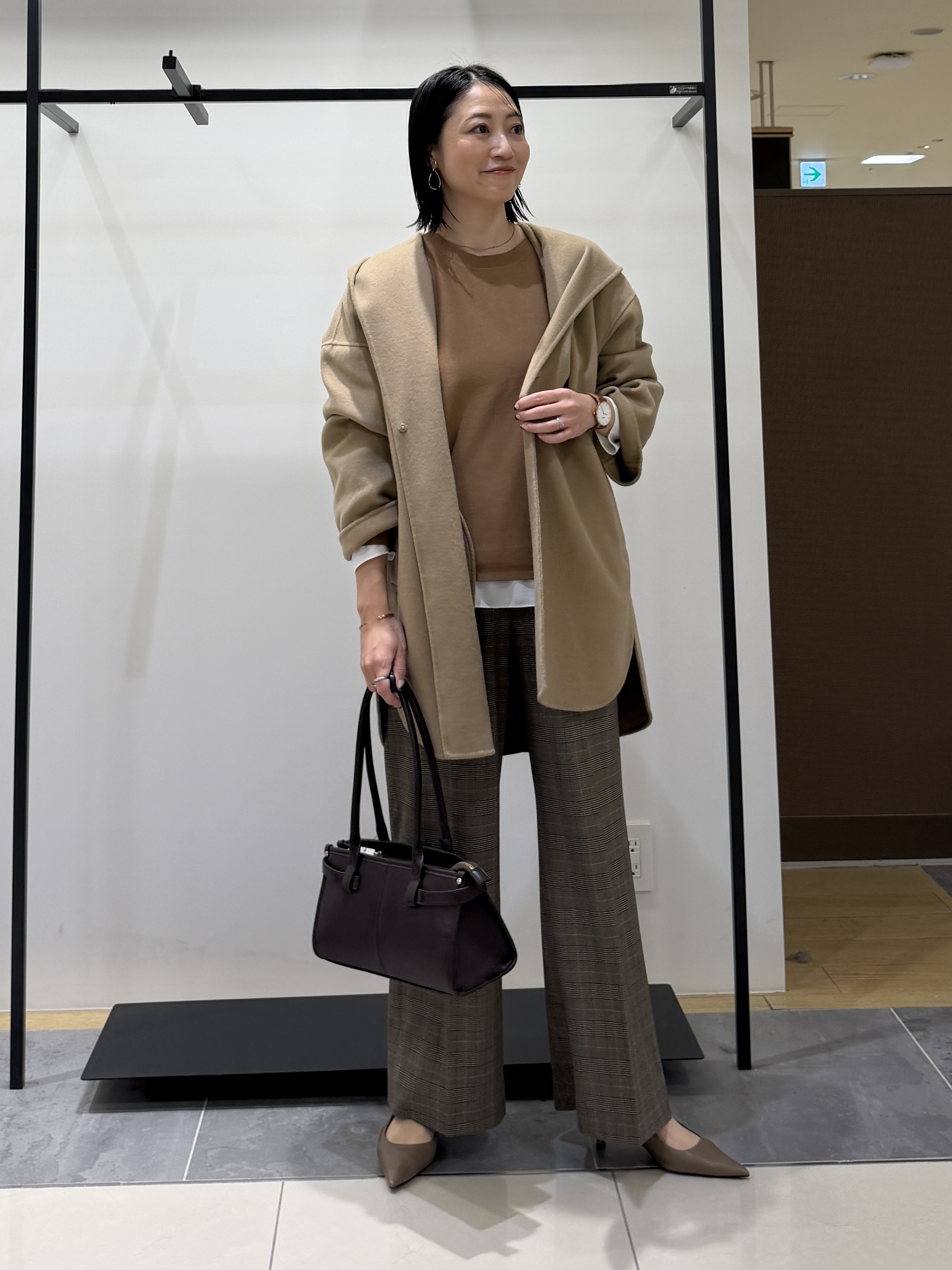 shihoさんの「INDIVI｜【ウール混／配色／ゆったり】ミドル丈リバーフーディコート」を使ったコーディネート