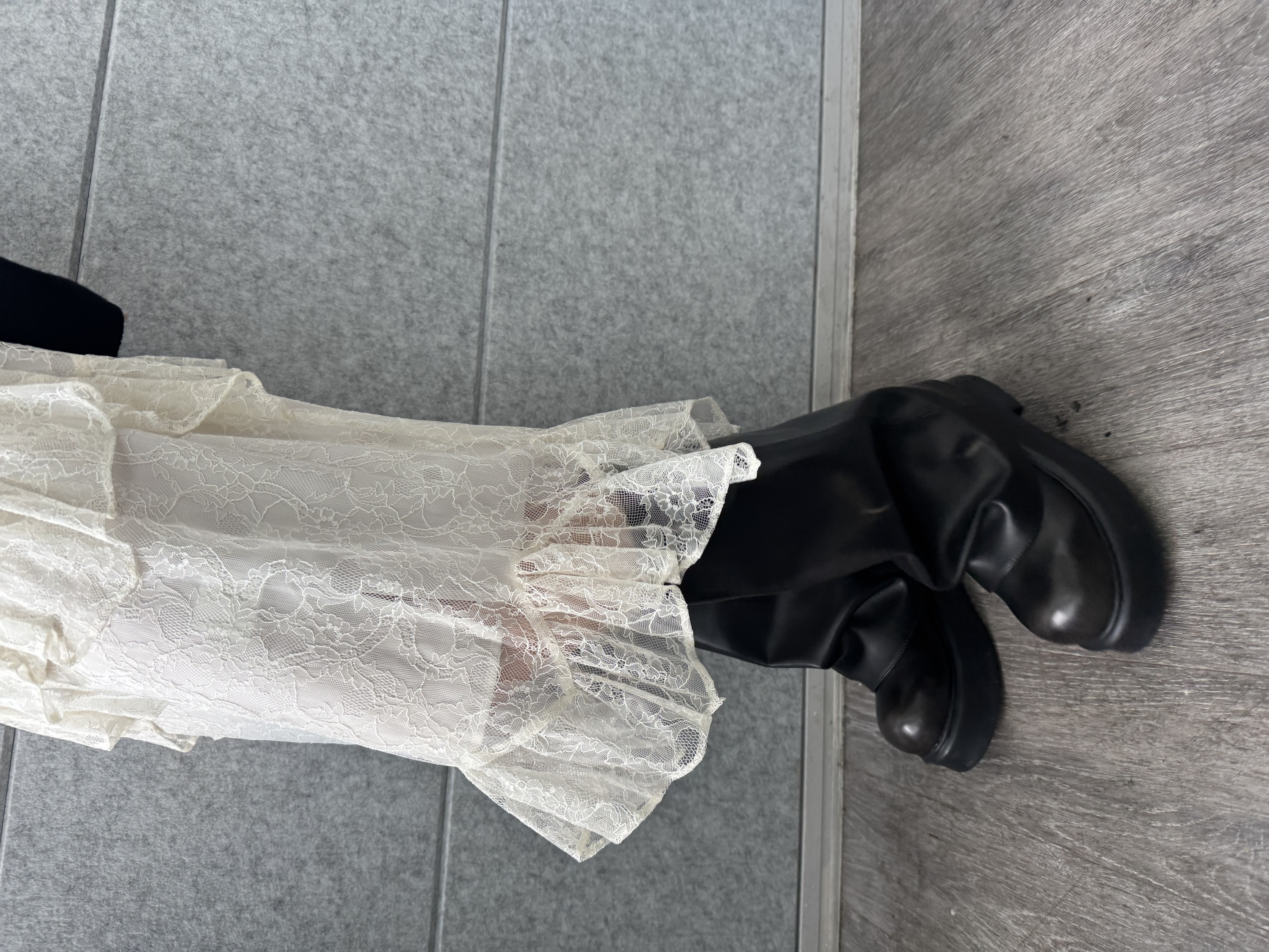 designer yukaさんの「CODE A｜deep V form knit」を使ったコーディネート