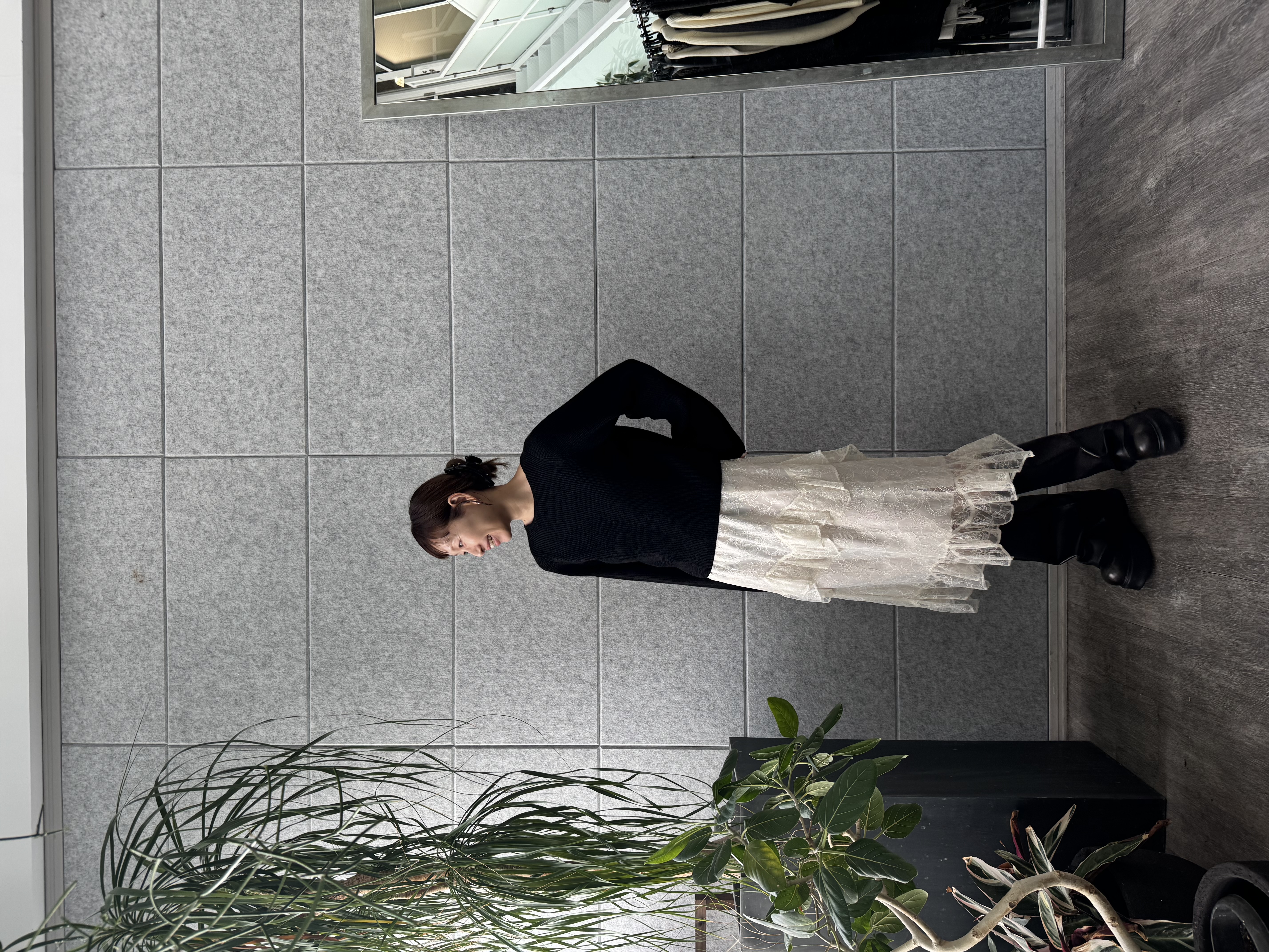 designer yukaさんの「CODE A｜deep V form knit」を使ったコーディネート