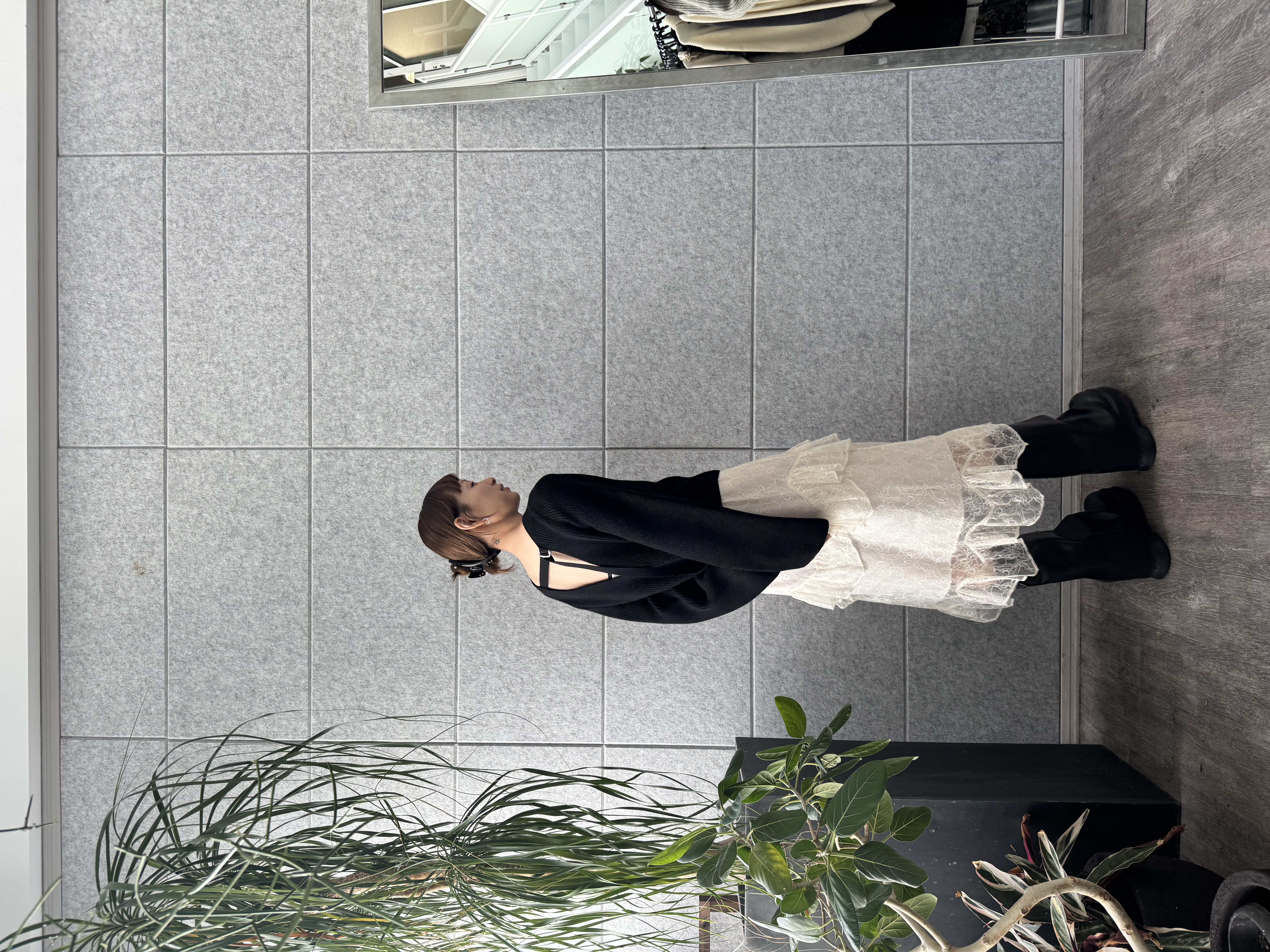designer yukaさんの「CODE A｜deep V form knit」を使ったコーディネート
