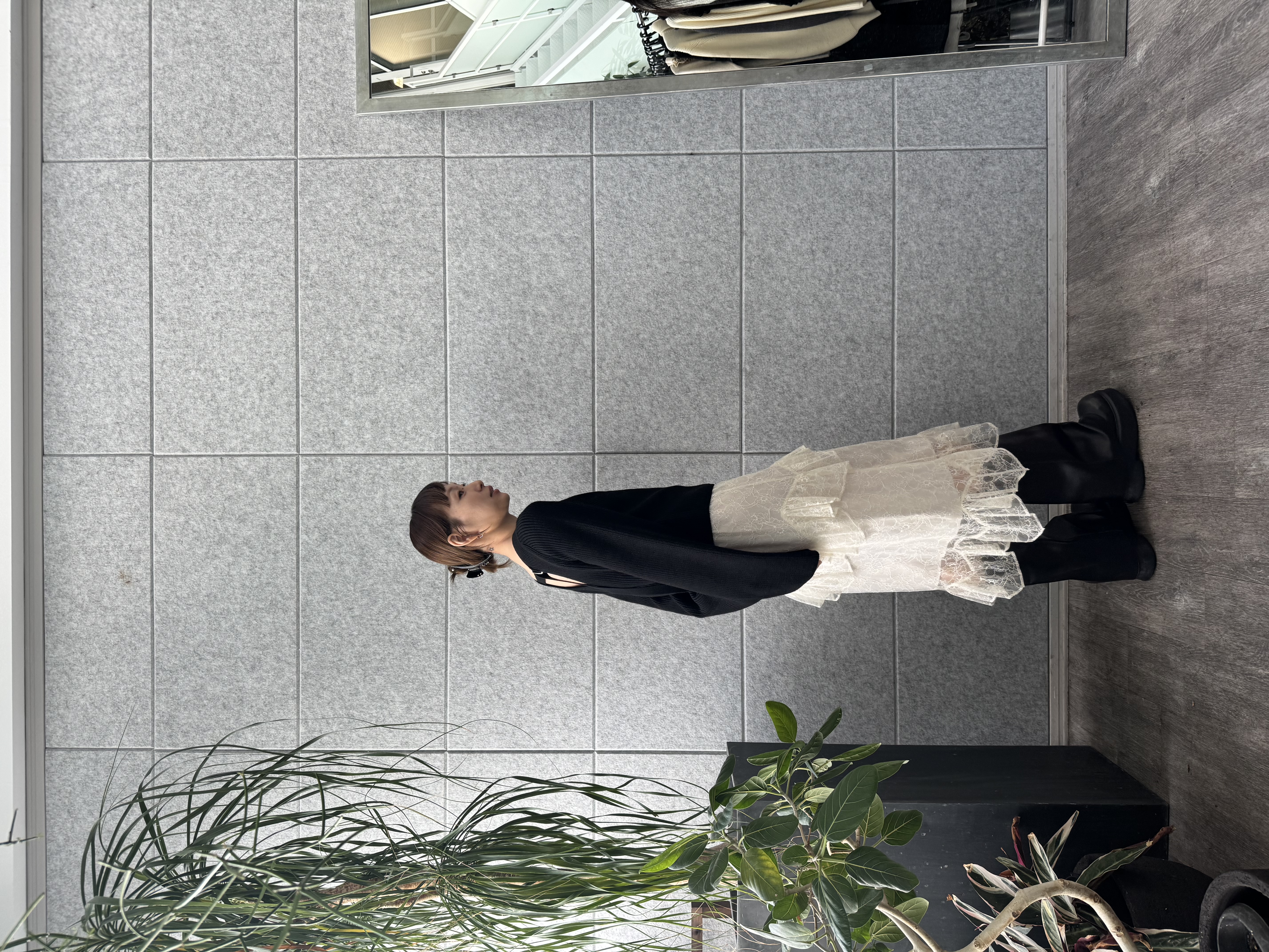designer yukaさんの「CODE A｜deep V form knit」を使ったコーディネート