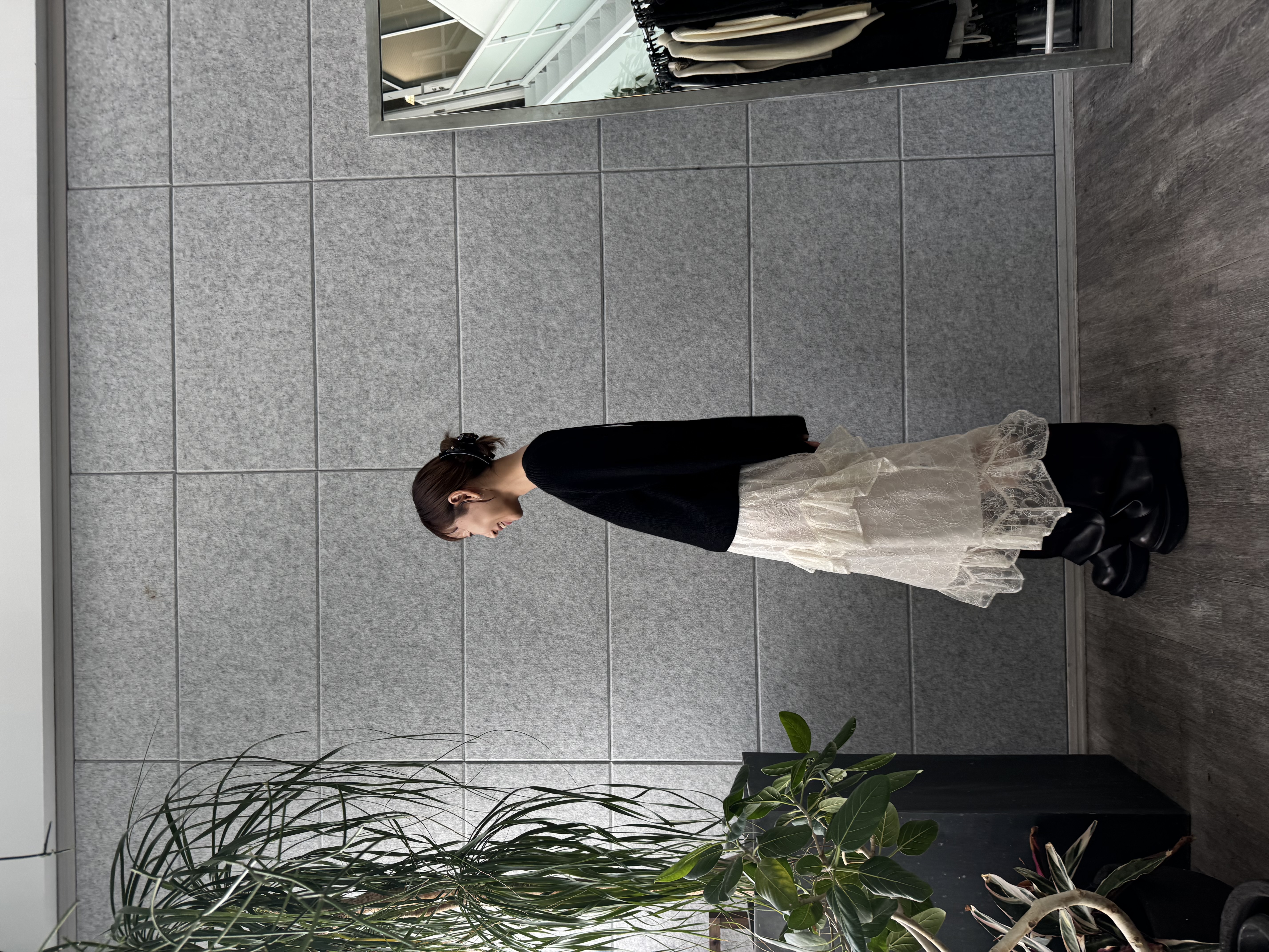 designer yukaさんの「CODE A｜deep V form knit」を使ったコーディネート
