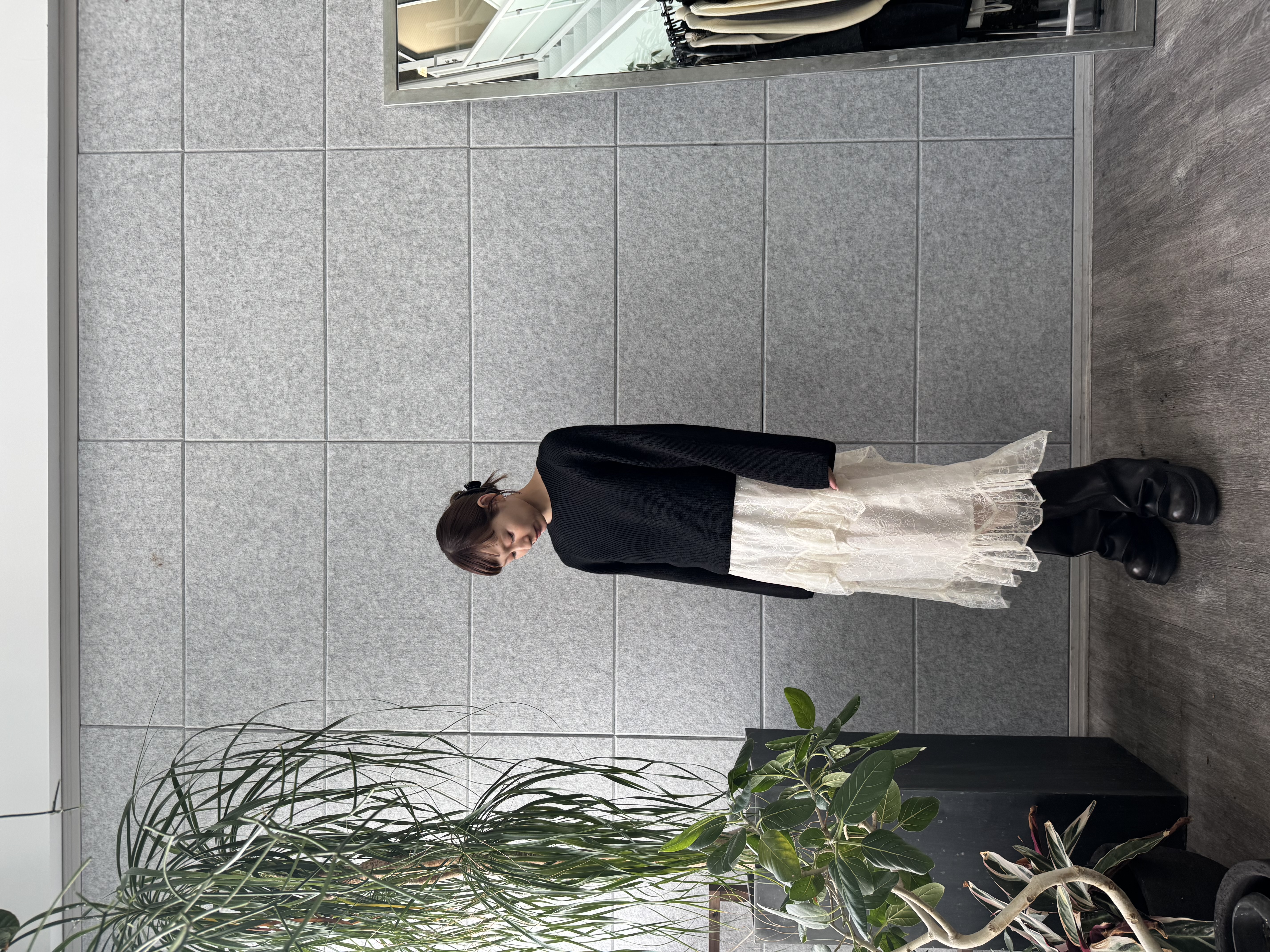designer yukaさんの「CODE A｜deep V form knit」を使ったコーディネート