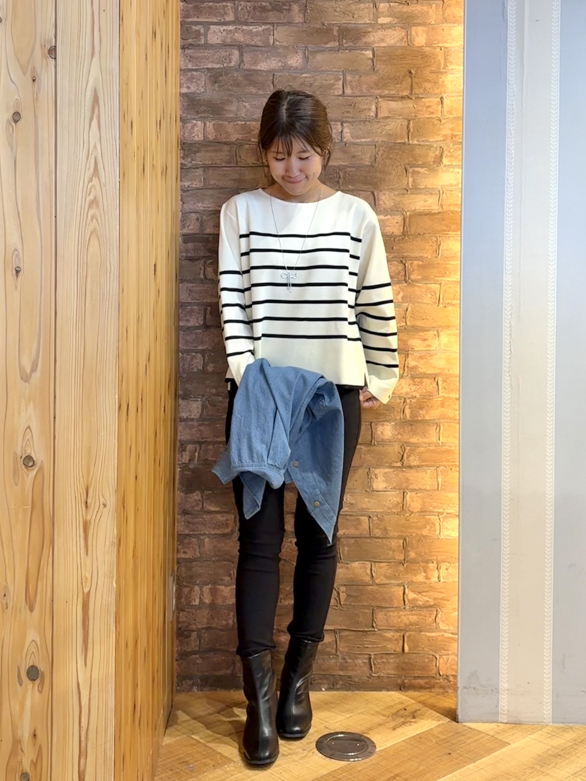 mieさんの「SHOO･LA･RUE｜【S-LL/洗濯機可/体型カバー】ライトオンスデニム ダブルポケット オーバーサイズシャツ」を使ったコーディネート