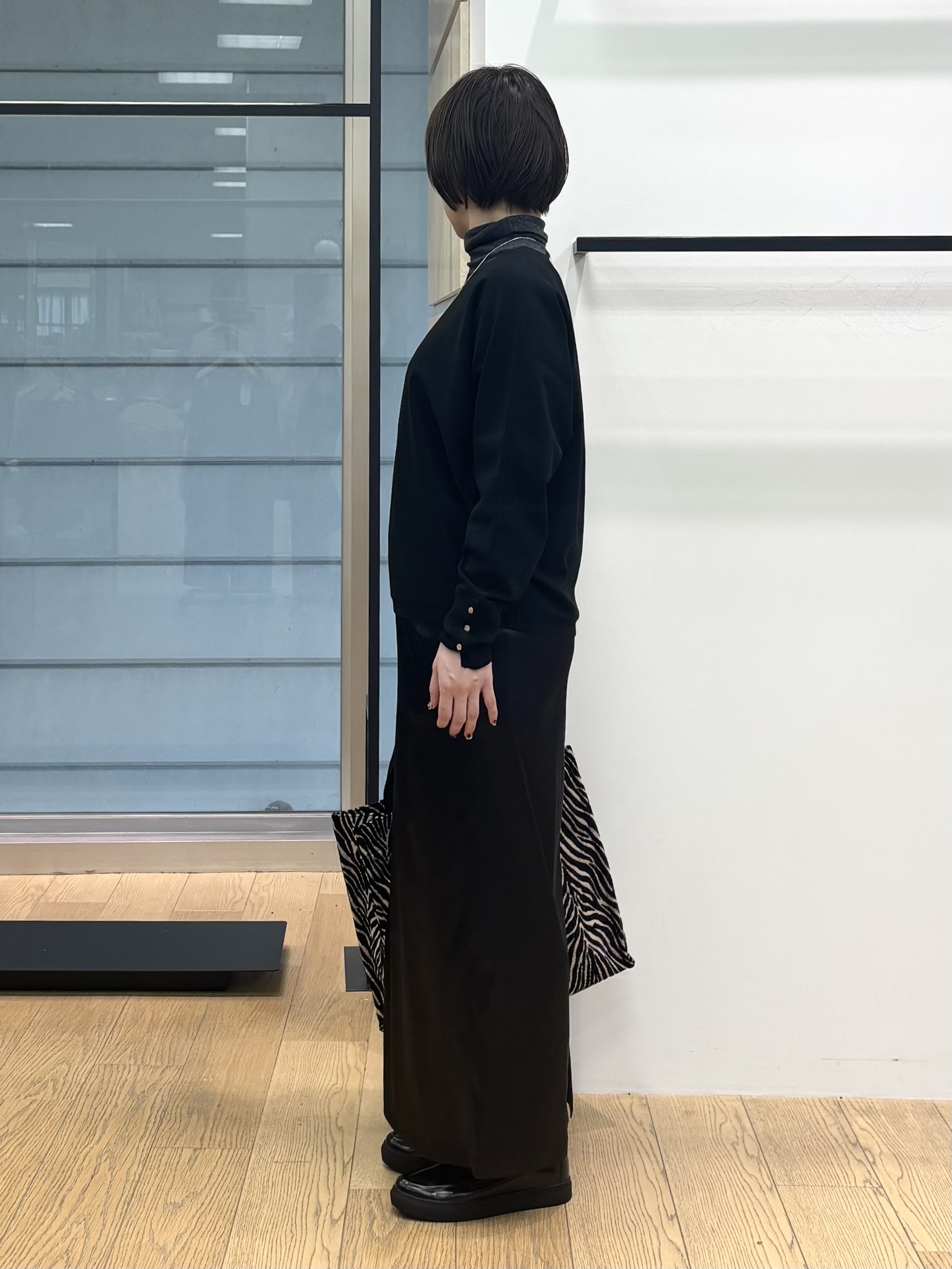 asamiさんの「INDIVI｜【選べる6色／ストレッチ◎】きれいめドルマンスリーブニット」を使ったコーディネート