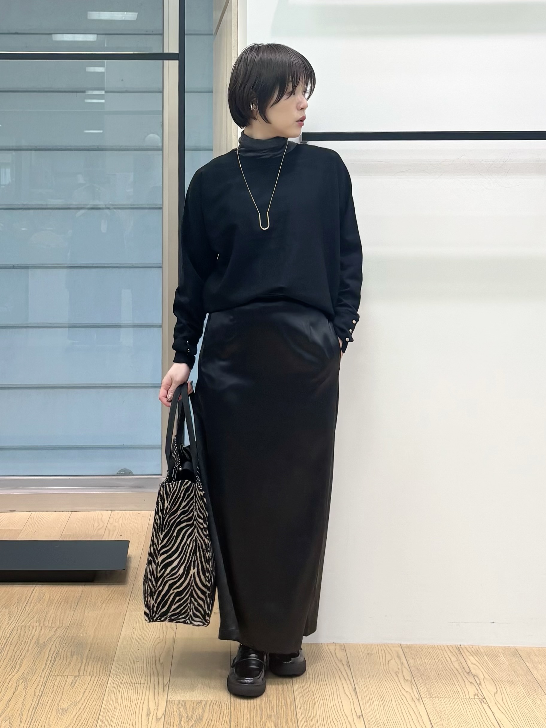 asamiさんの「INDIVI｜【選べる6色／ストレッチ◎】きれいめドルマンスリーブニット」を使ったコーディネート