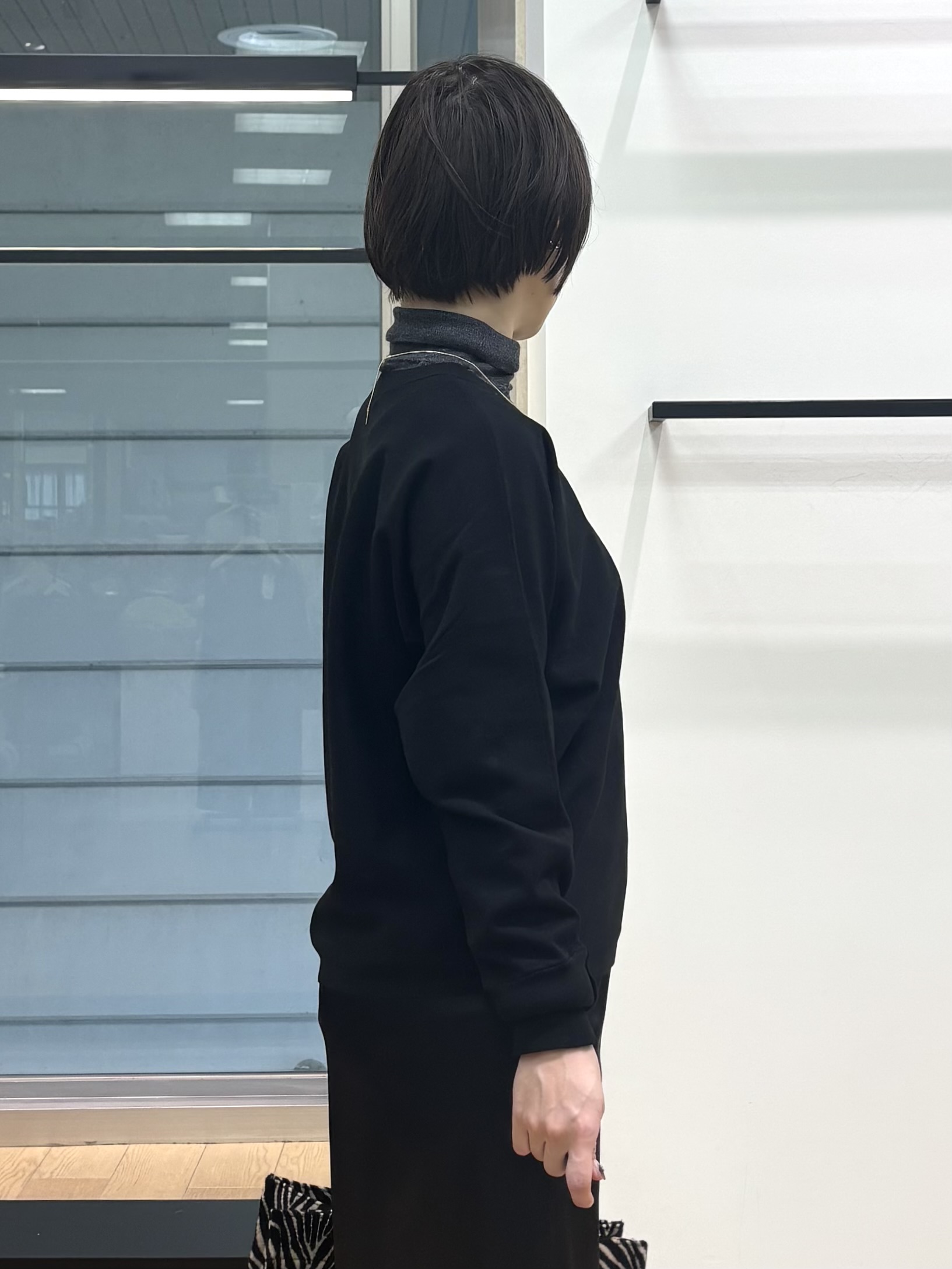 asamiさんの「INDIVI｜【選べる6色／ストレッチ◎】きれいめドルマンスリーブニット」を使ったコーディネート