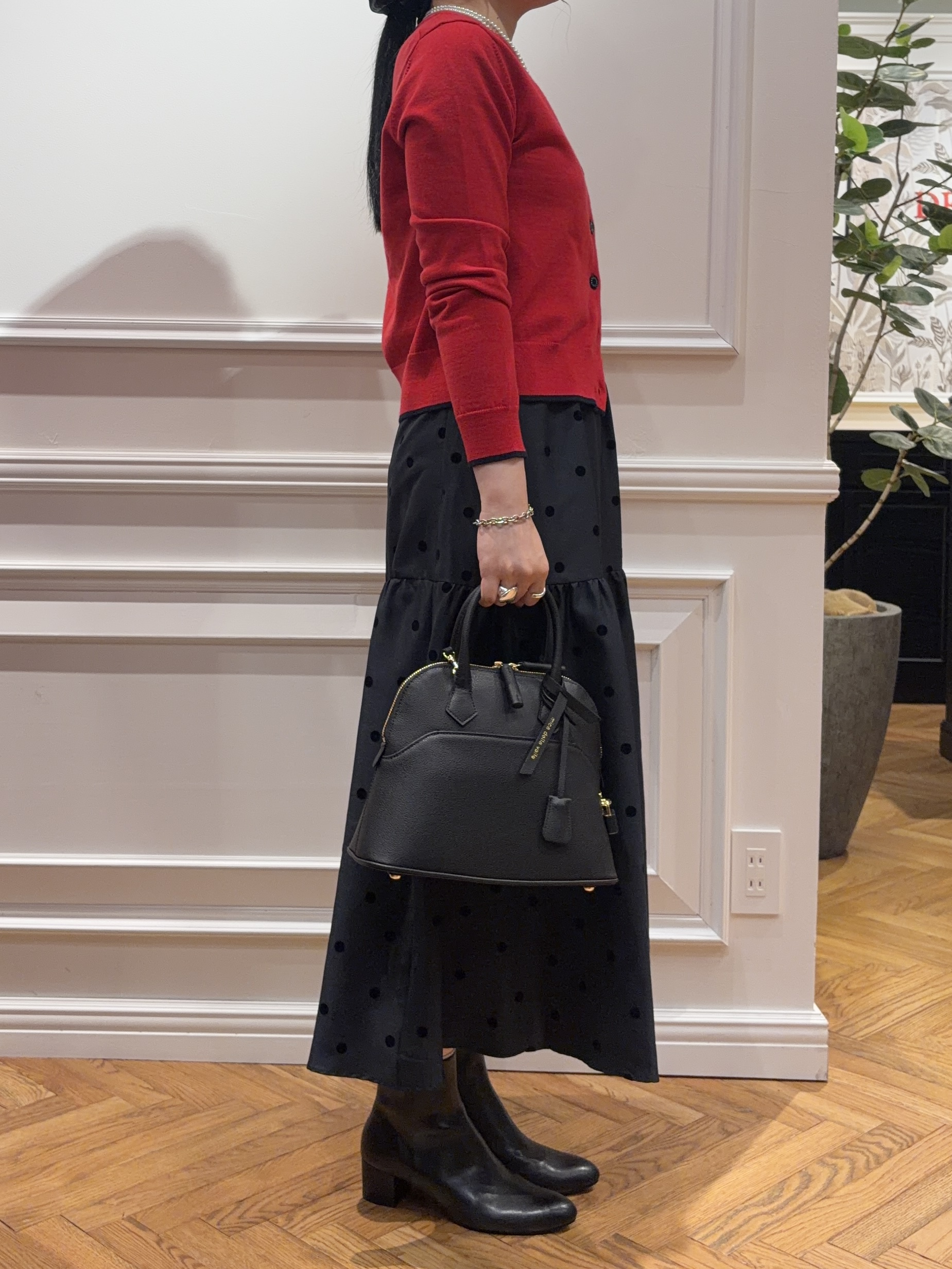 SAKAIさんの「DRESSTERIOR｜【STORY11月号掲載】ゼニアバル―ファキャッシュウールクルーネックカーディガン」を使ったコーディネート