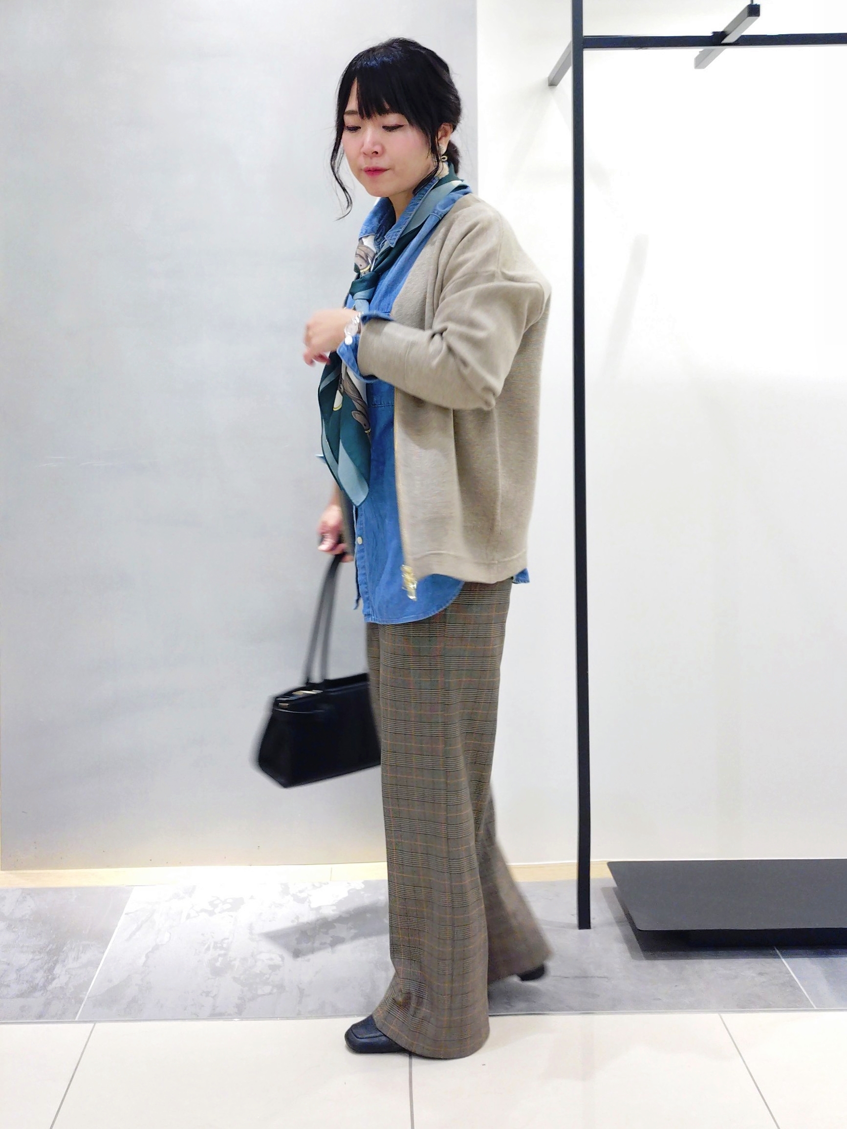 TOMOMIさんの「INDIVI｜【収納力◎／トレンド】スクエアトートバッグ」を使ったコーディネート
