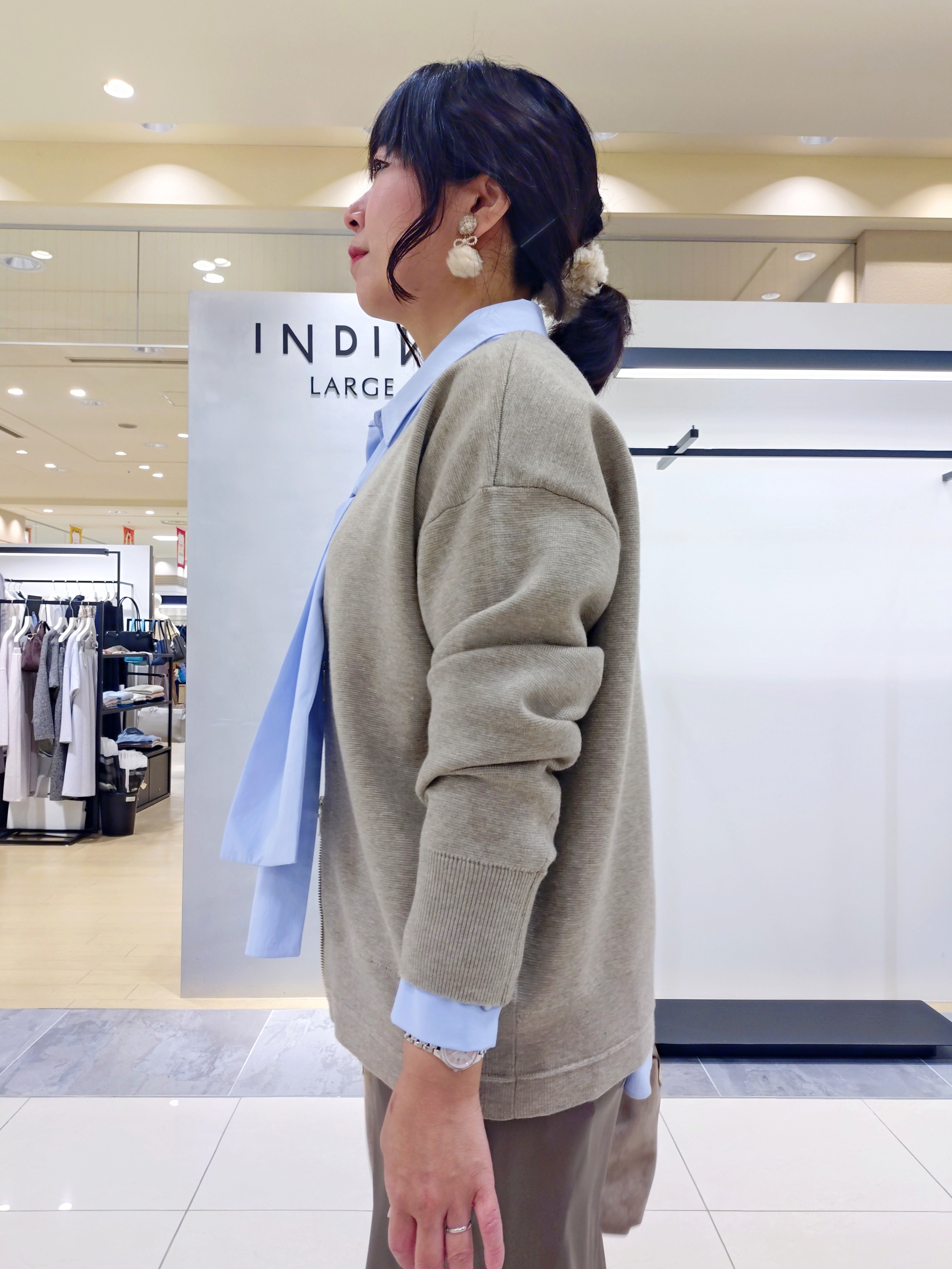 TOMOMIさんの「INDIVI｜【ミラノリブ編み】ジップニットブルゾン」を使ったコーディネート