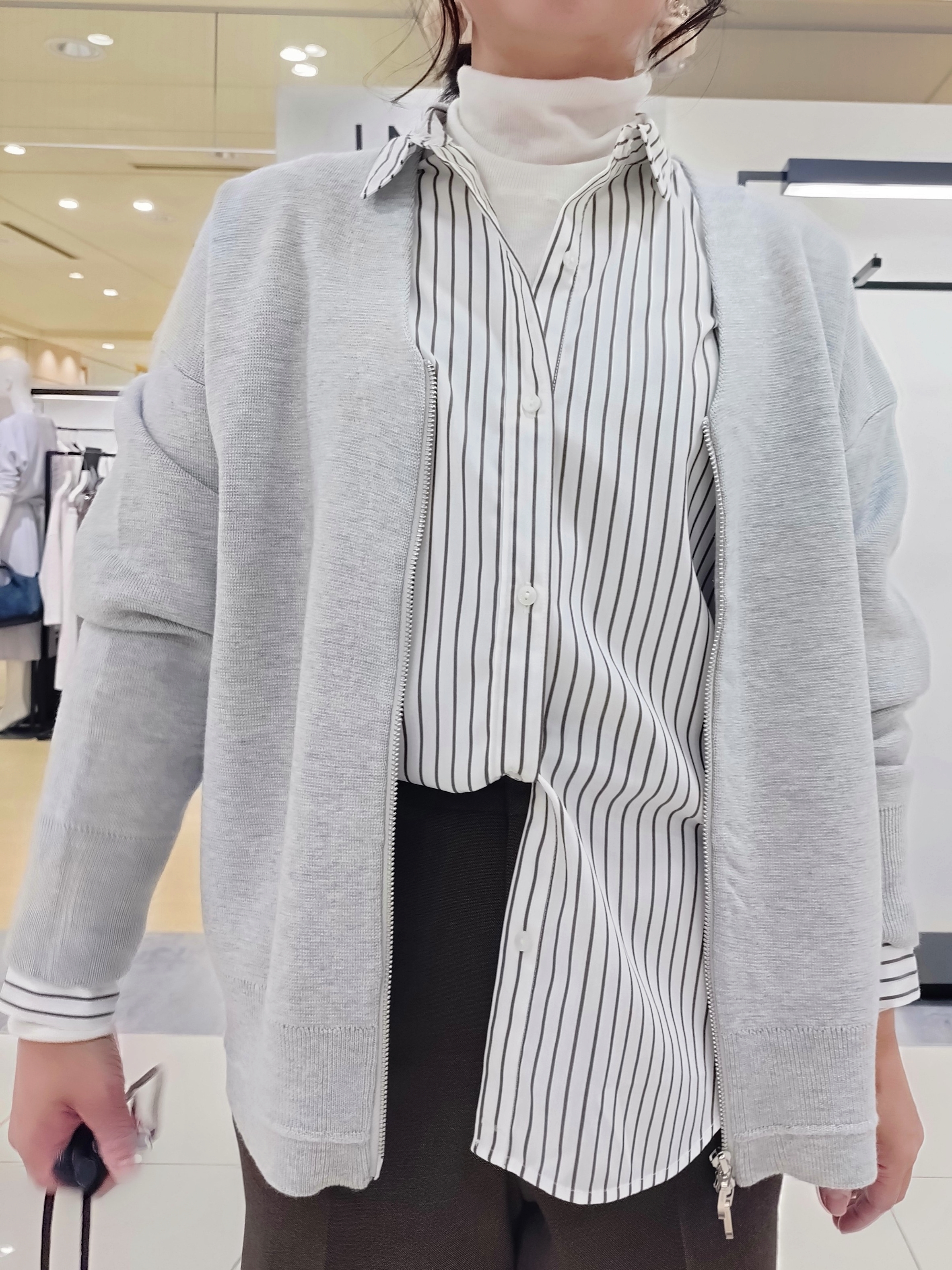 TOMOMIさんの「INDIVI｜【ウールラメ混／軽量】 ハイネックインナーニット」を使ったコーディネート