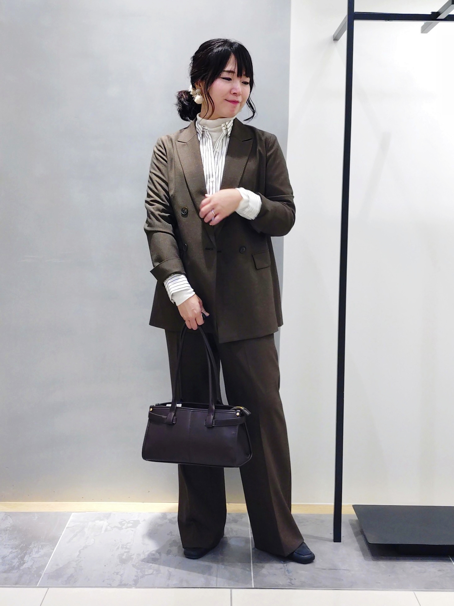TOMOMIさんの「INDIVI｜【洗濯機OK／ストレッチ◎】秋はじめのダブルジャケット」を使ったコーディネート