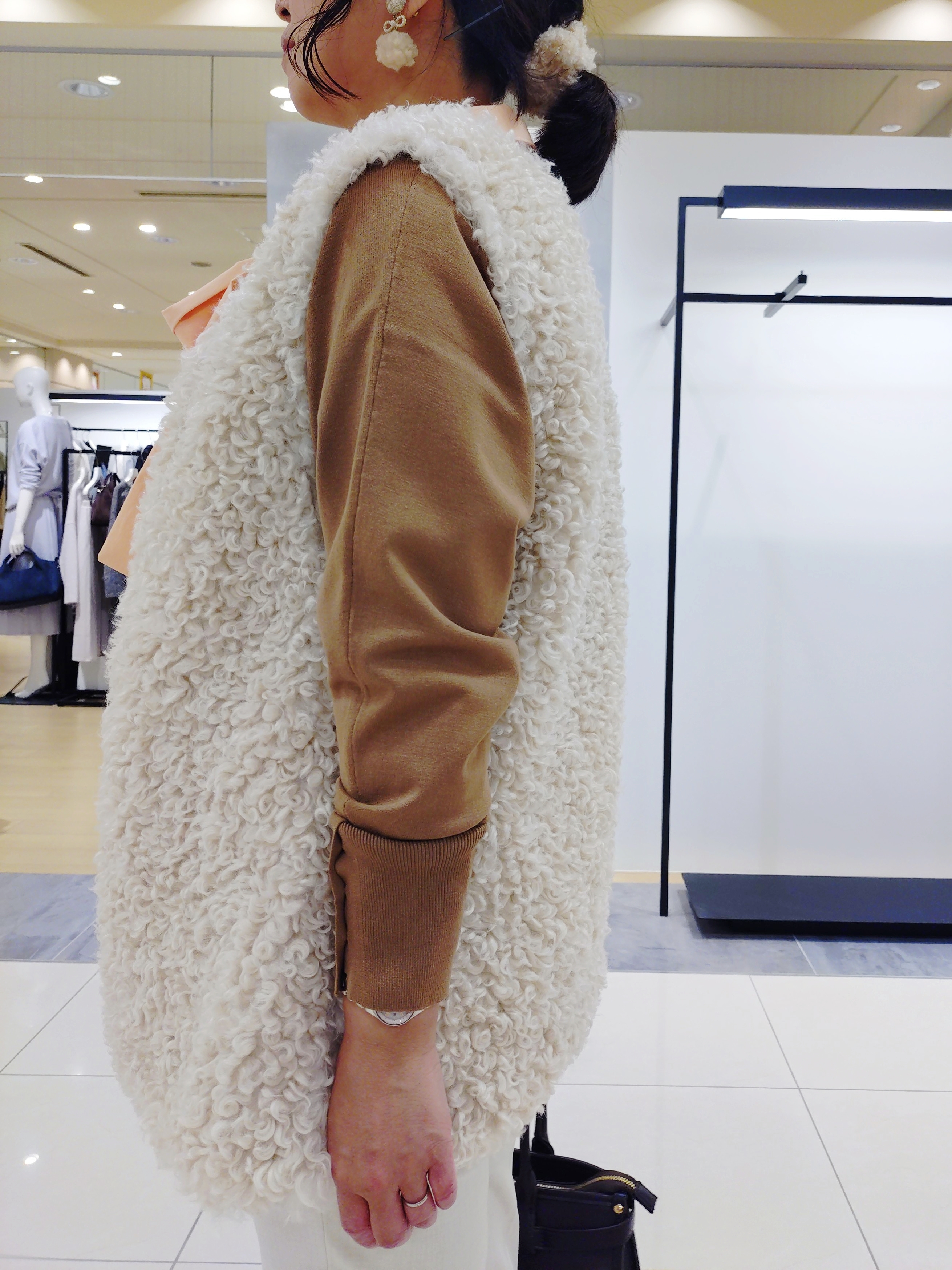 TOMOMIさんの「INDIVI｜【ストレッチ◎】取外し可ボウタイシャツ」を使ったコーディネート