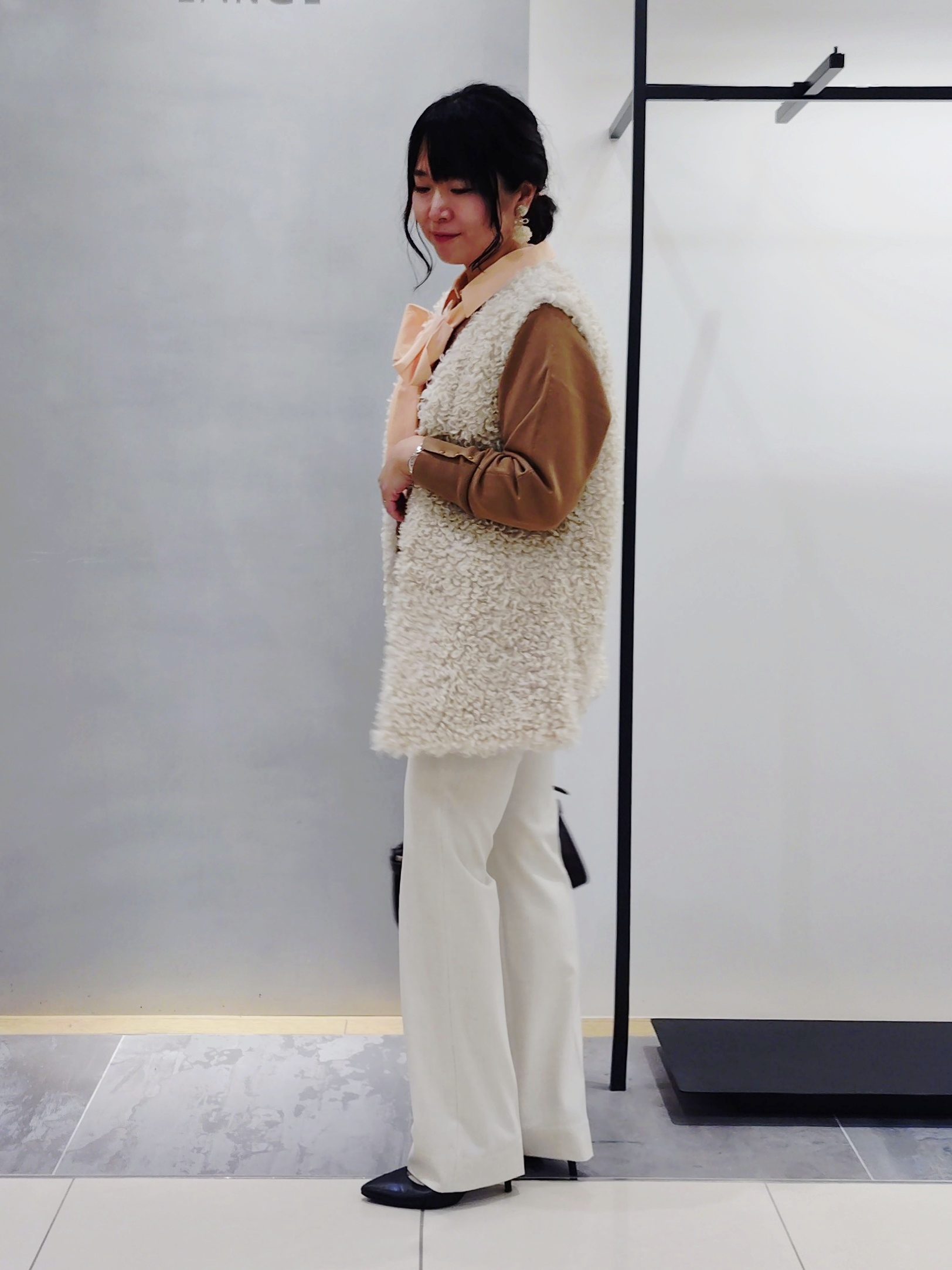 TOMOMIさんの「INDIVI｜【ストレッチ◎】取外し可ボウタイシャツ」を使ったコーディネート
