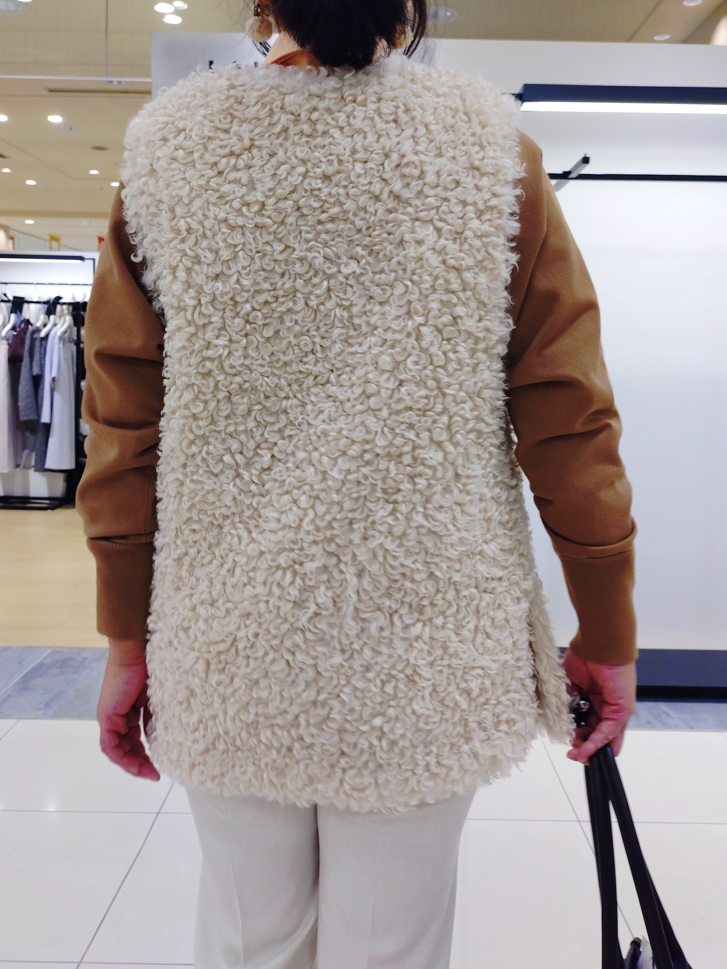 TOMOMIさんの「INDIVI｜【ストレッチ◎】取外し可ボウタイシャツ」を使ったコーディネート