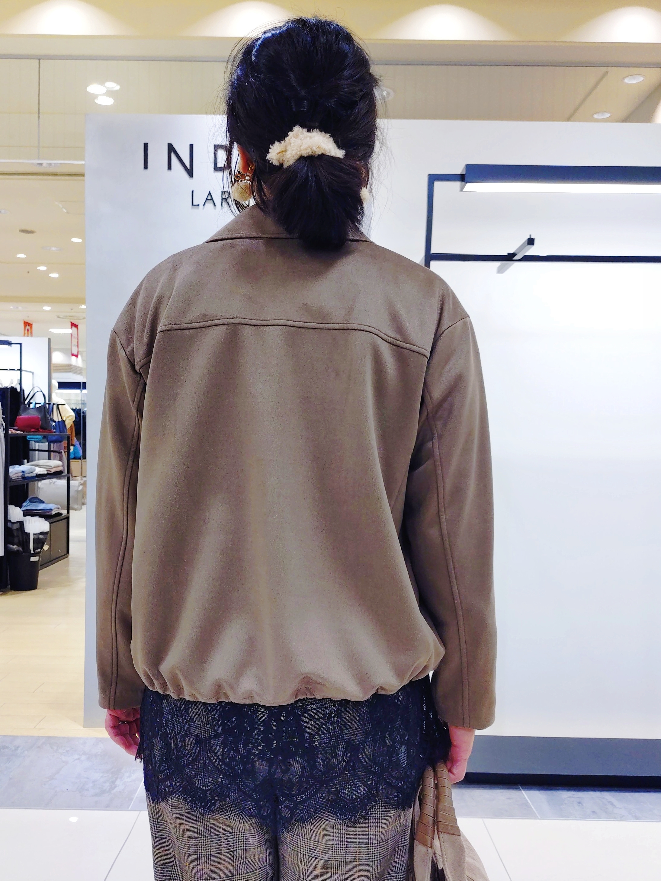 TOMOMIさんの「INDIVI｜【スエード調】ステンカラーブルゾン」を使ったコーディネート