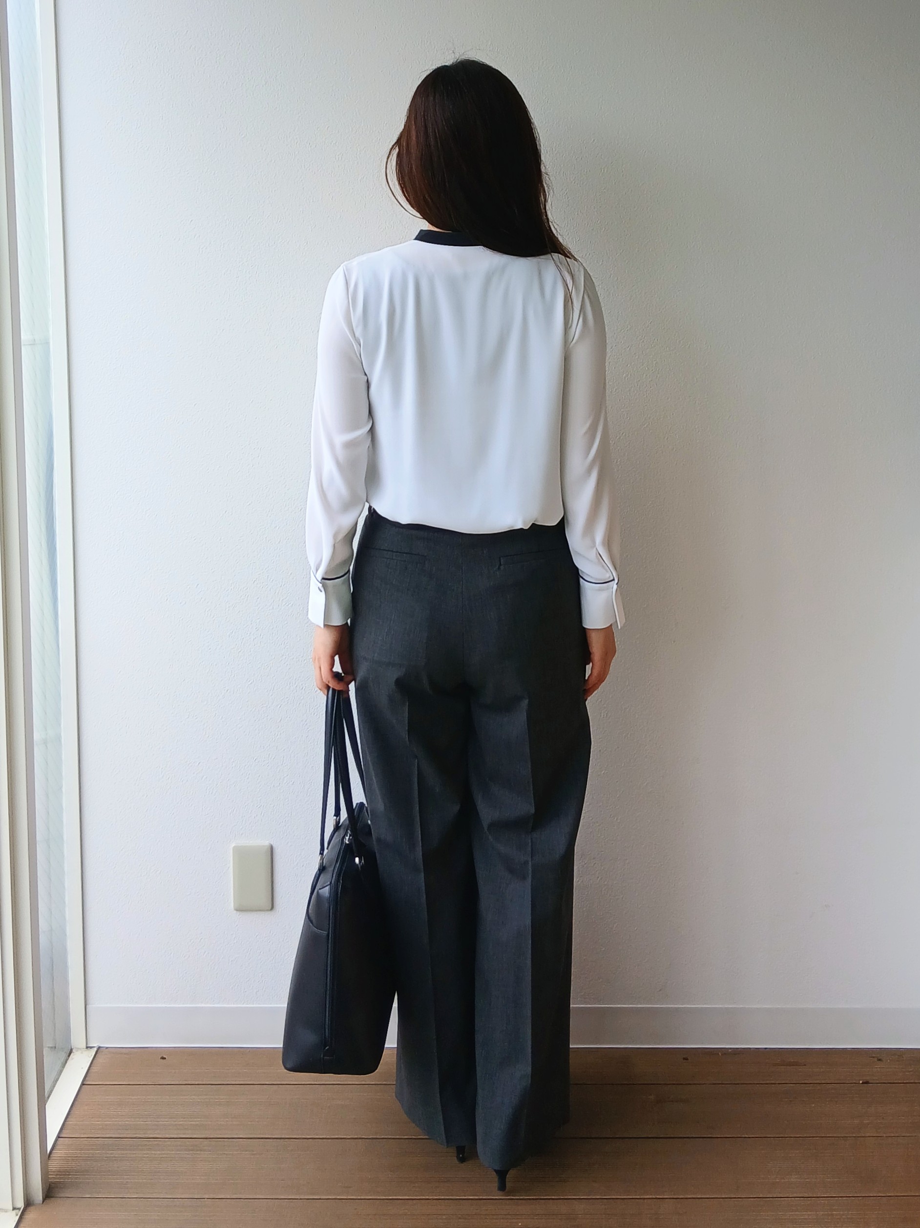 なみきさんの「UNTITLED｜【スーツインナー/仕事着】配色ラインブラウス」を使ったコーディネート