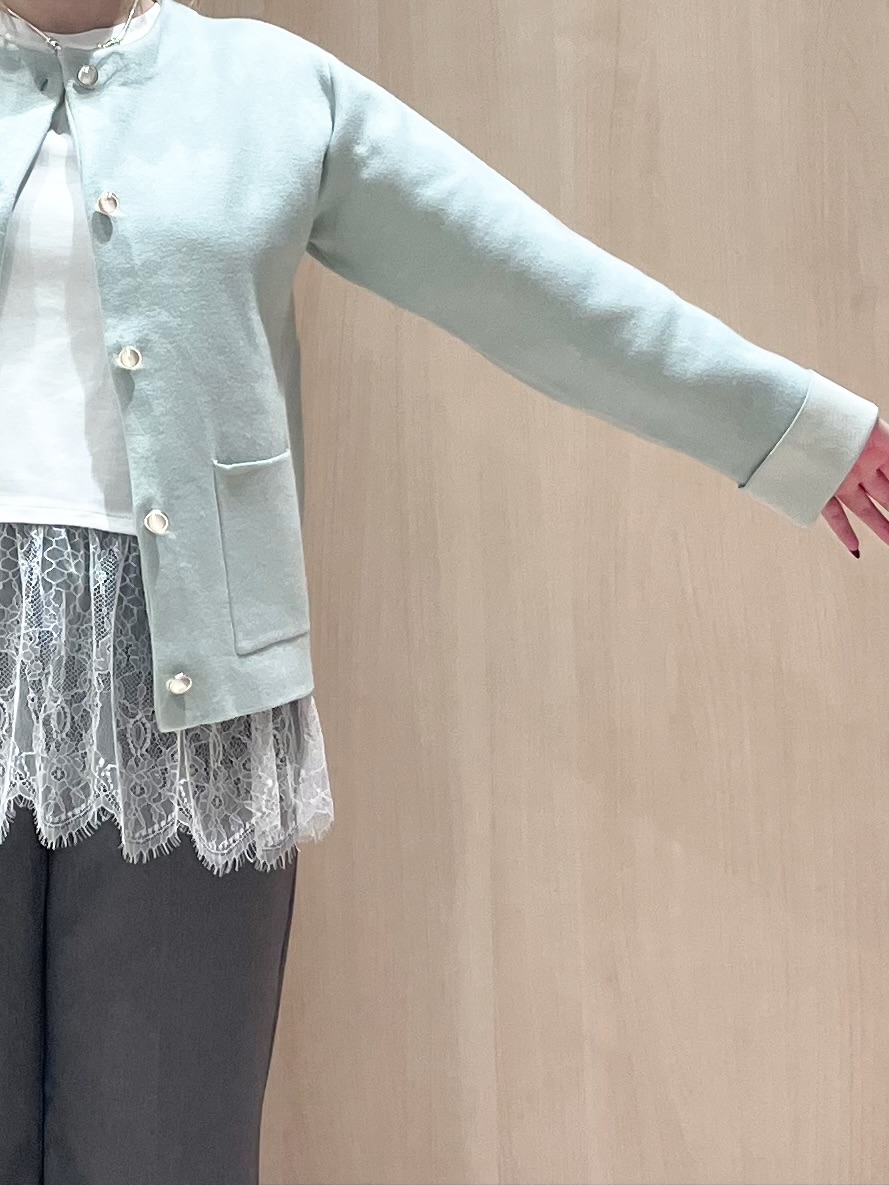 momoさんの「SHOO･LA･RUE｜【S-LL/洗濯機可/静電気防止】もちもち配色ダブルフェイスカーディガン」を使ったコーディネート
