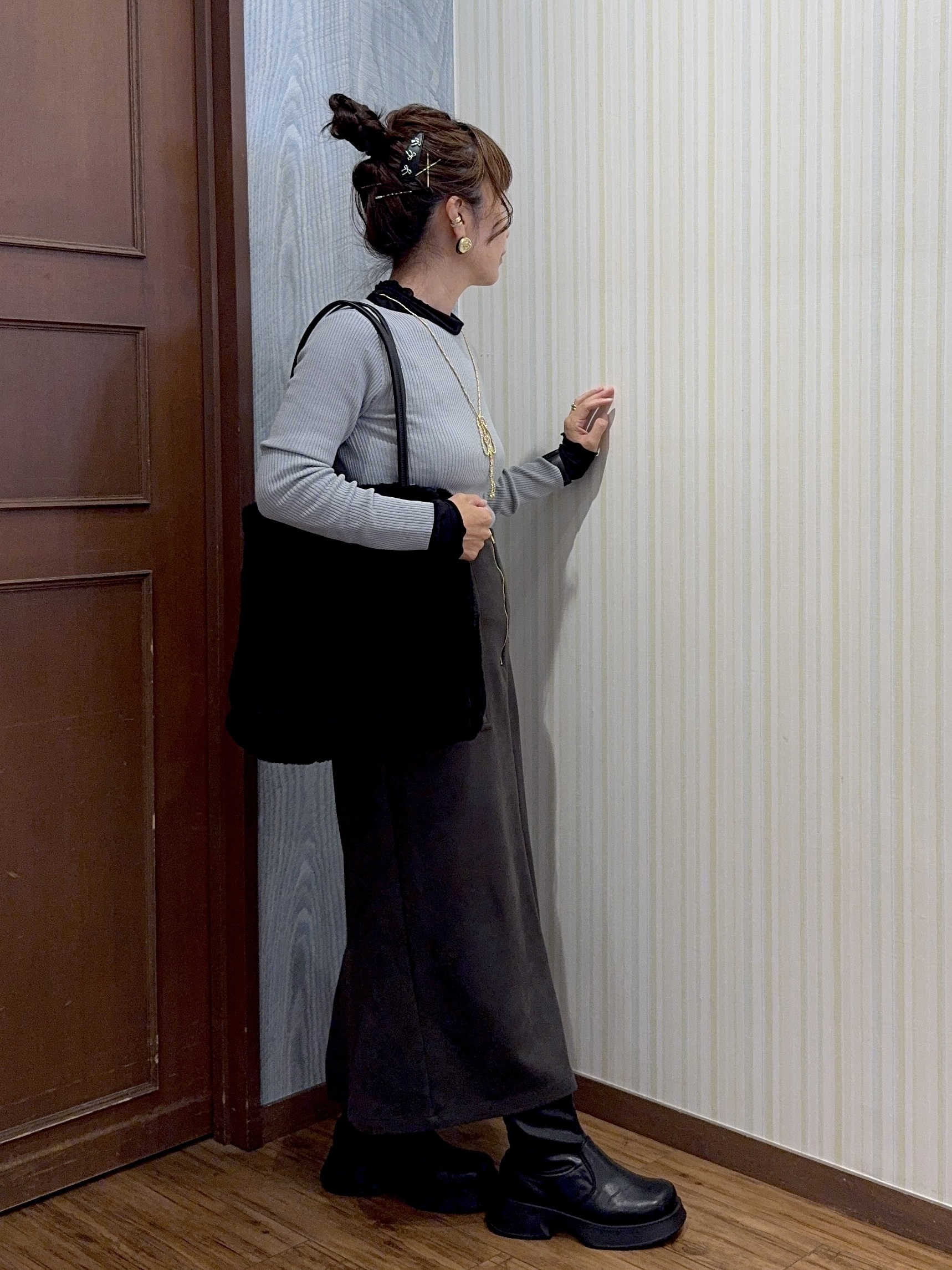 よっしーさんの「SHOO･LA･RUE｜【毛玉になりにくい/S-LL/洗濯機可】ボートネックで首元美しく やわらかリブニット」を使ったコーディネート