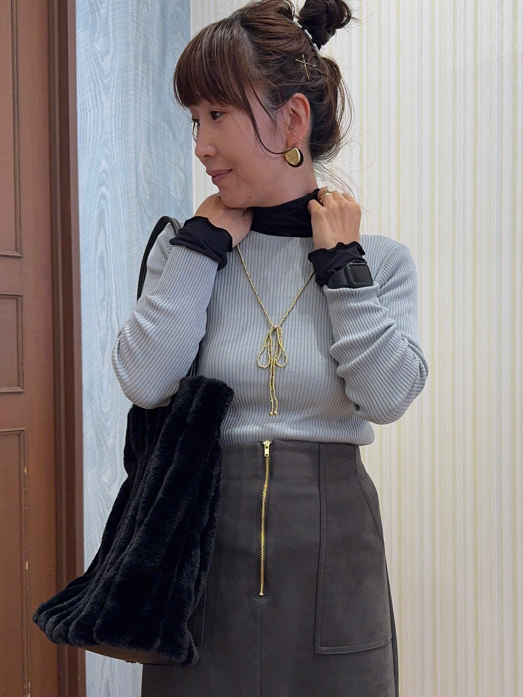 よっしーさんの「SHOO･LA･RUE｜【毛玉になりにくい/S-LL/洗濯機可】ボートネックで首元美しく やわらかリブニット」を使ったコーディネート