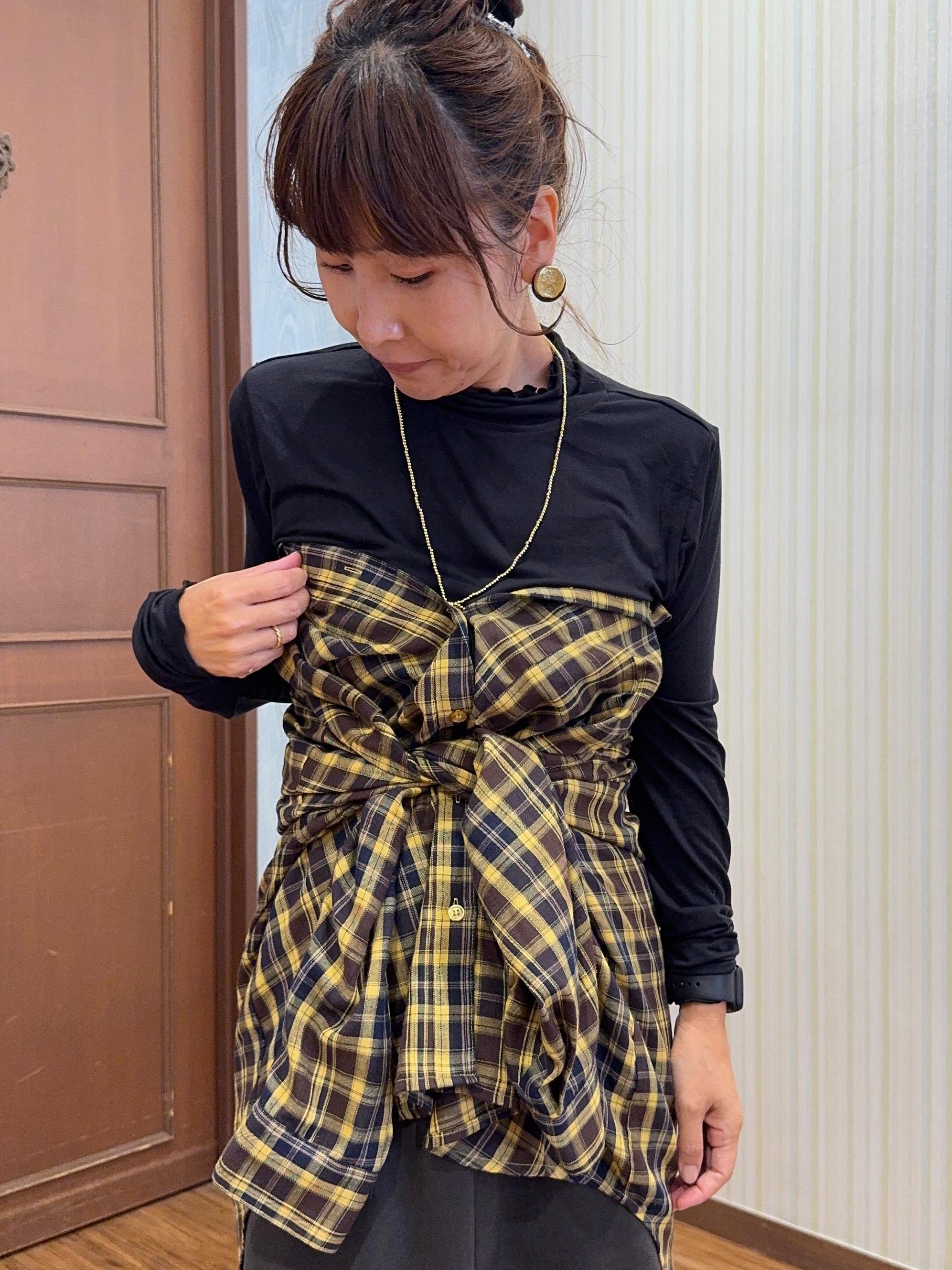 よっしーさんの「SHOO･LA･RUE｜【洗濯後しわになりにくい/S-LL】気分で選ぶ 大人のデイリー使いに ベーシックシャツ」を使ったコーディネート
