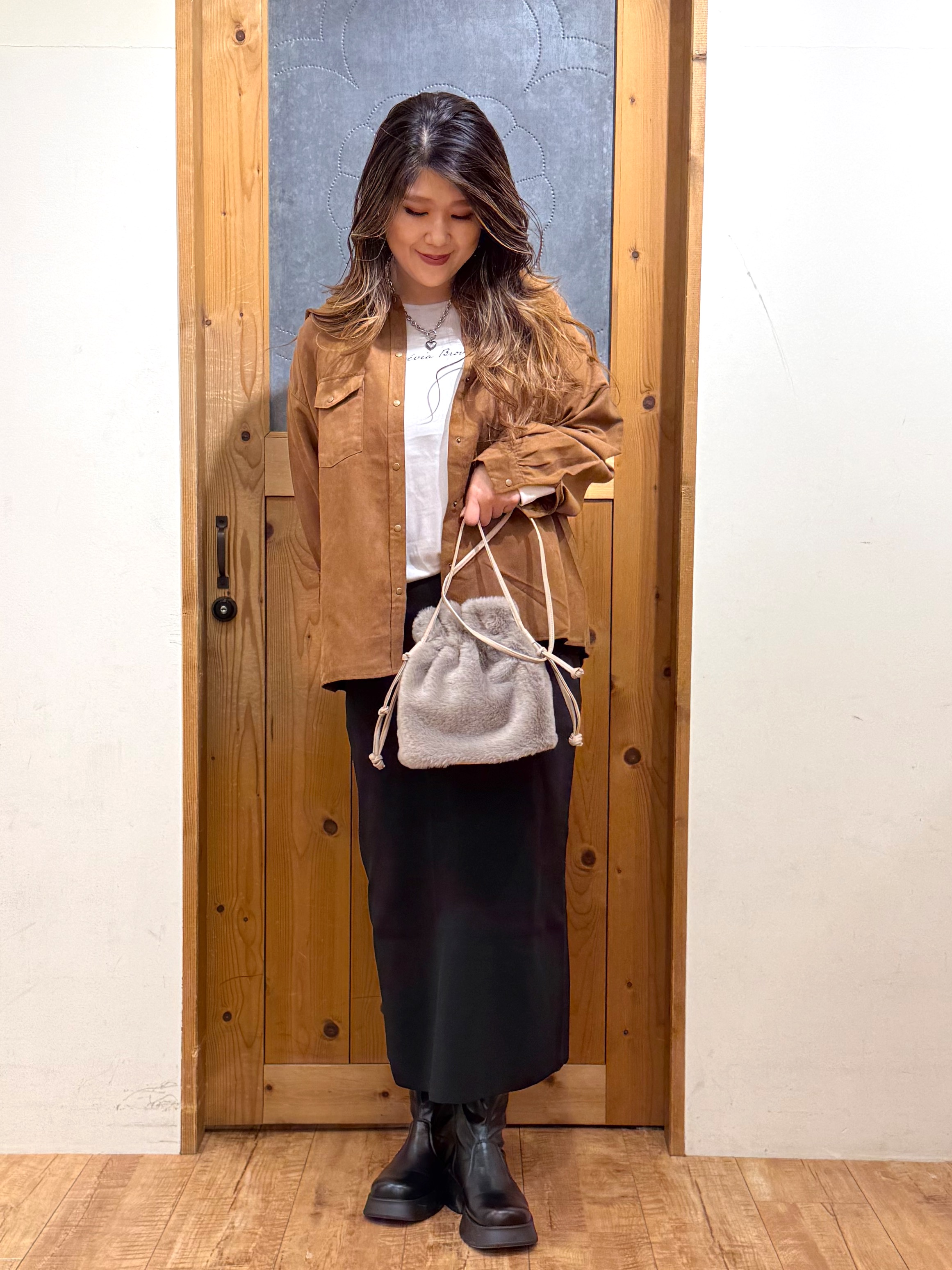 Ayana.さんの「SHOO･LA･RUE｜【S-LL/洗濯機可】なめらかさが心地いい。スエード調ポケットシャツ」を使ったコーディネート