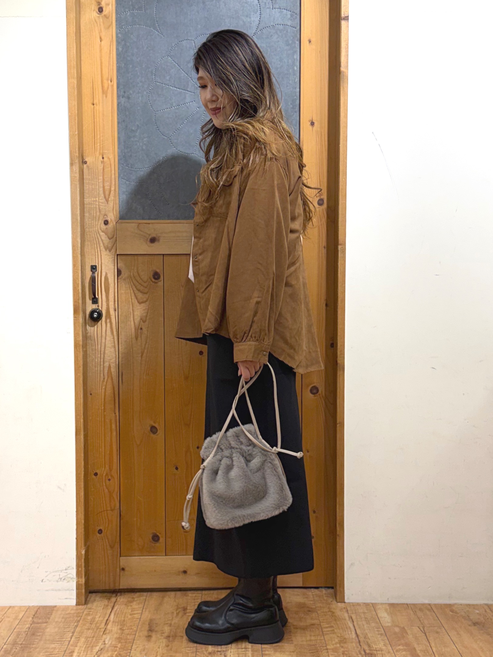 Ayana.さんの「SHOO･LA･RUE｜【S-LL/洗濯機可】なめらかさが心地いい。スエード調ポケットシャツ」を使ったコーディネート
