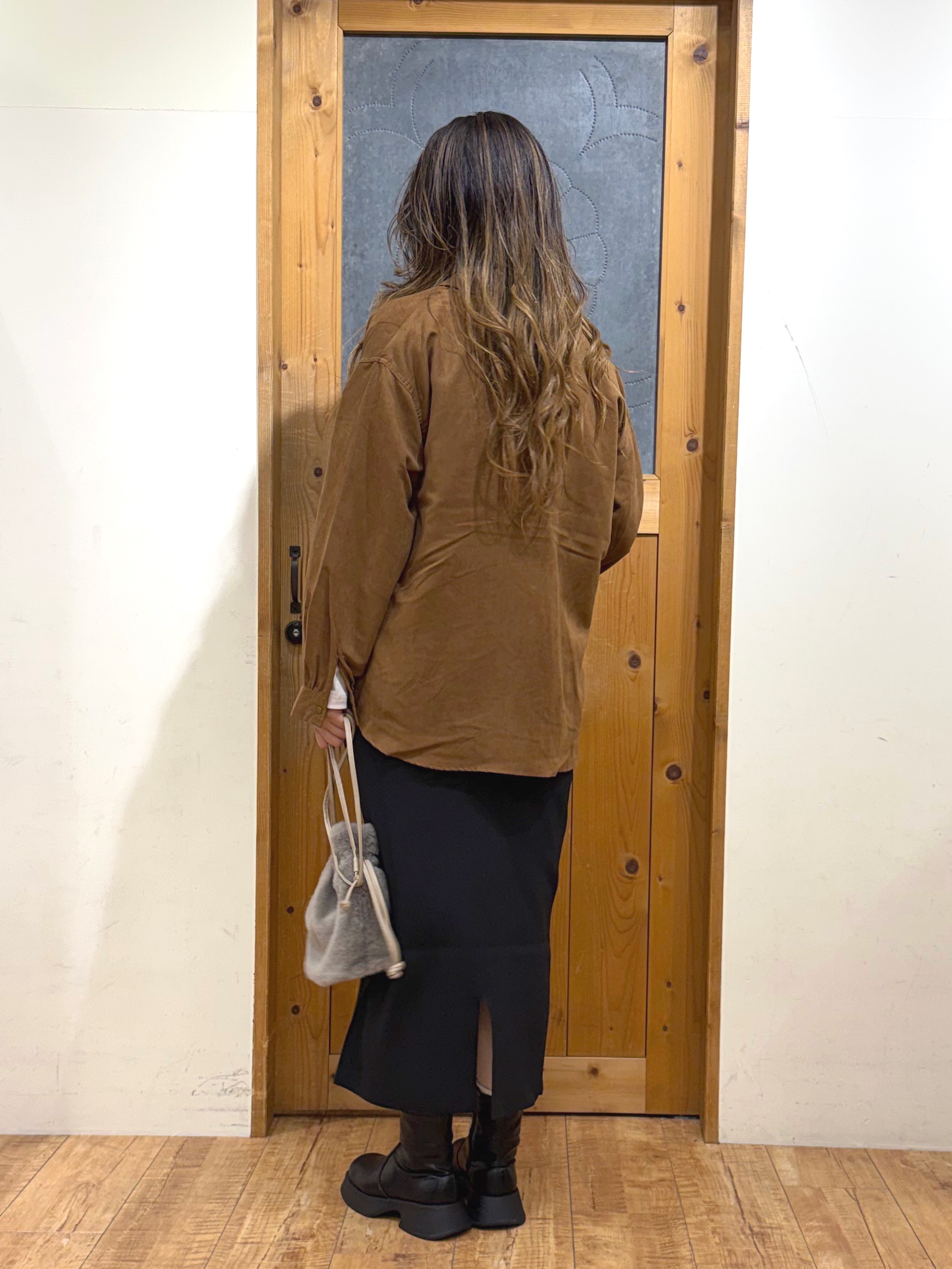 Ayana.さんの「SHOO･LA･RUE｜【S-LL/洗濯機可】なめらかさが心地いい。スエード調ポケットシャツ」を使ったコーディネート