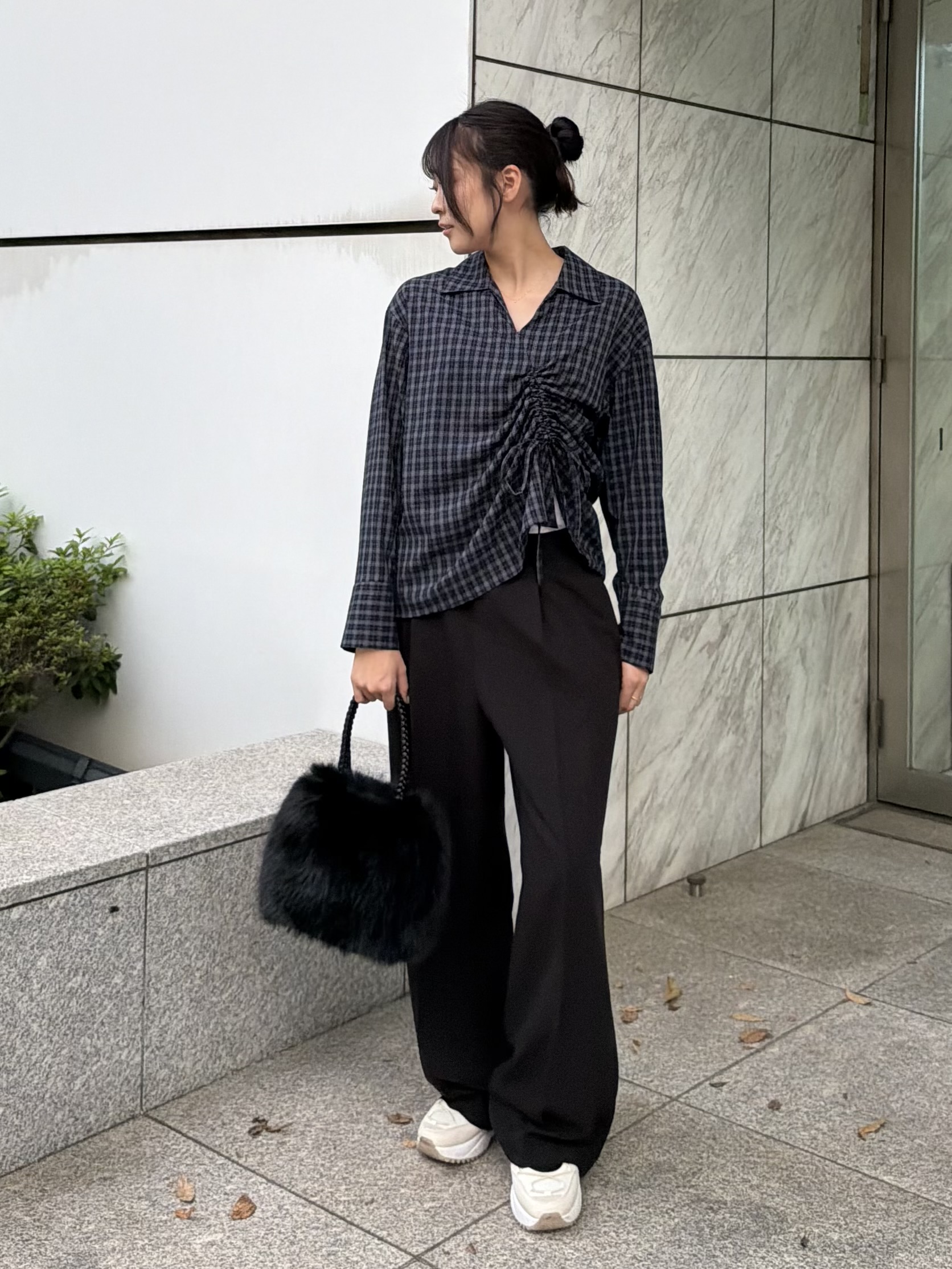 ririkaさんの「INDIVI｜バイアスシャーリングチェックシャツ【LIVE紹介／上枝みどりさん着用】」を使ったコーディネート