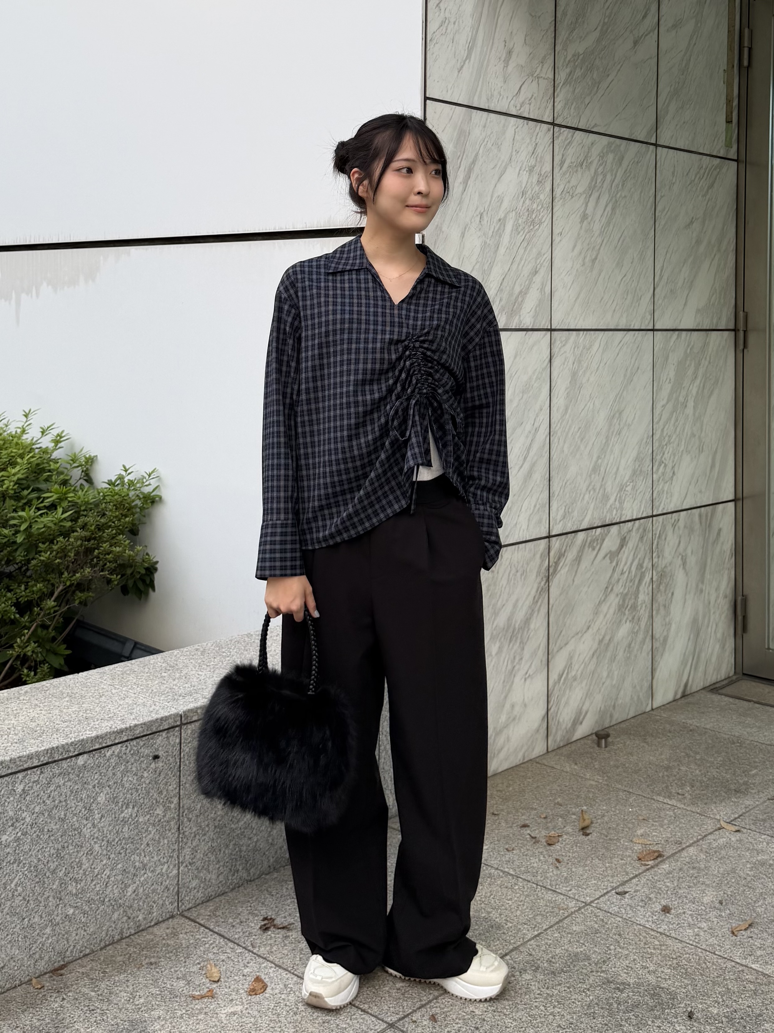 ririkaさんの「INDIVI｜バイアスシャーリングチェックシャツ【LIVE紹介／上枝みどりさん着用】」を使ったコーディネート