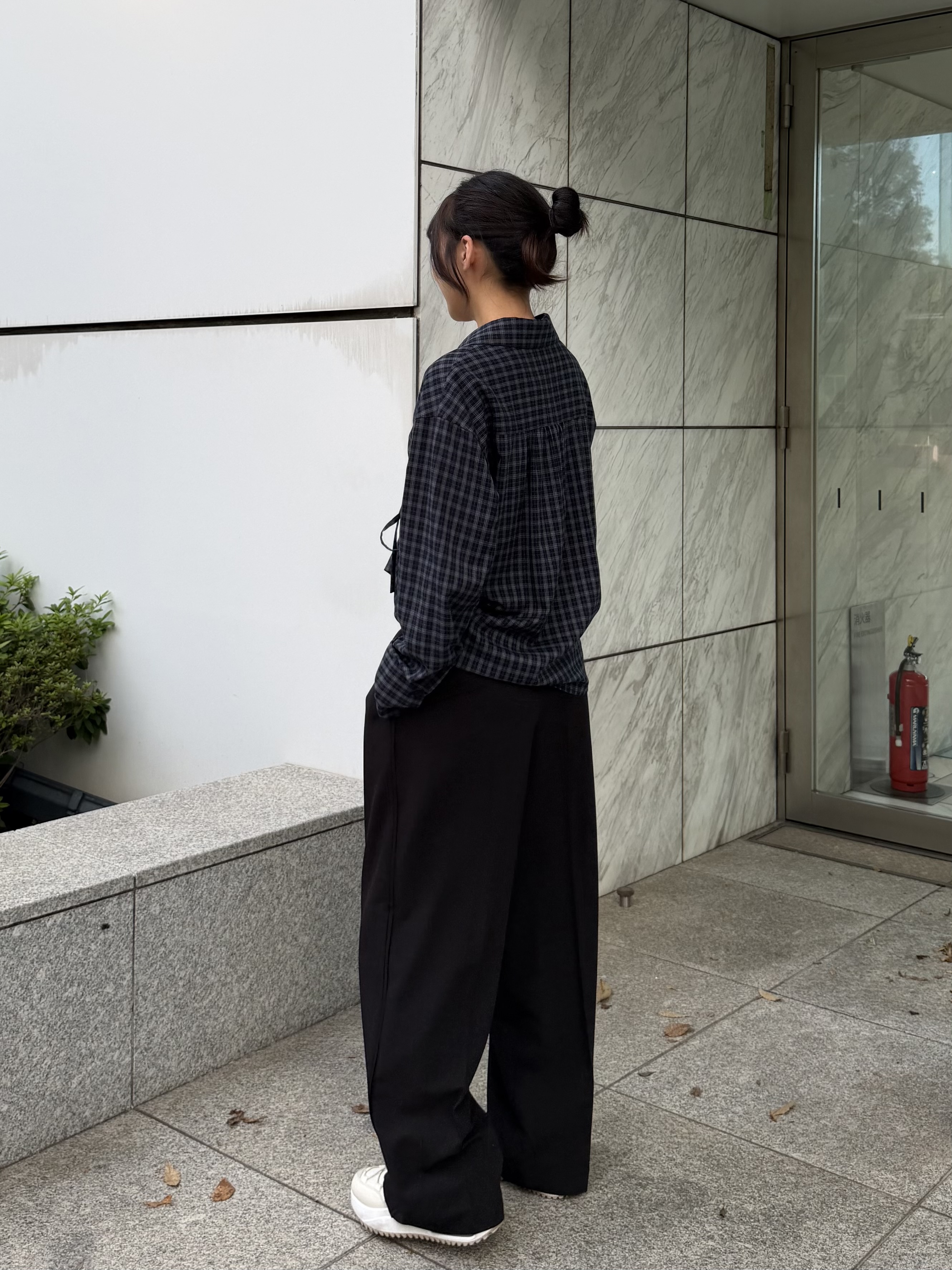 ririkaさんの「INDIVI｜バイアスシャーリングチェックシャツ【LIVE紹介／上枝みどりさん着用】」を使ったコーディネート