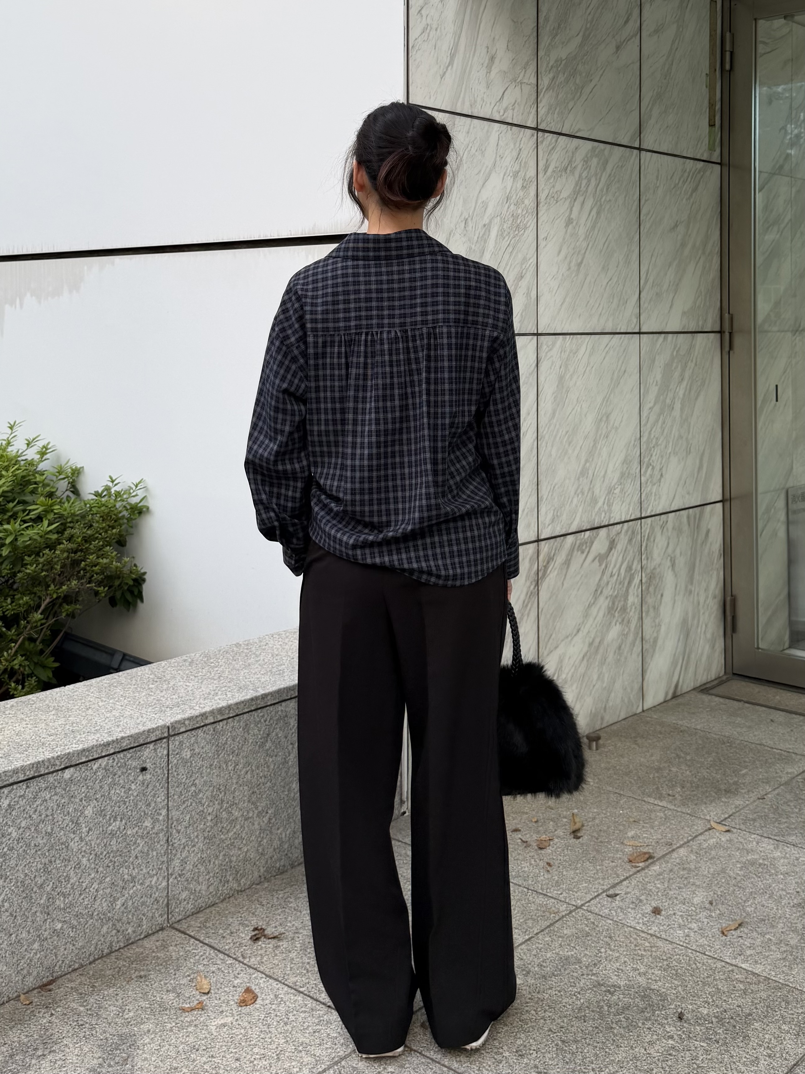 ririkaさんの「INDIVI｜バイアスシャーリングチェックシャツ【LIVE紹介／上枝みどりさん着用】」を使ったコーディネート